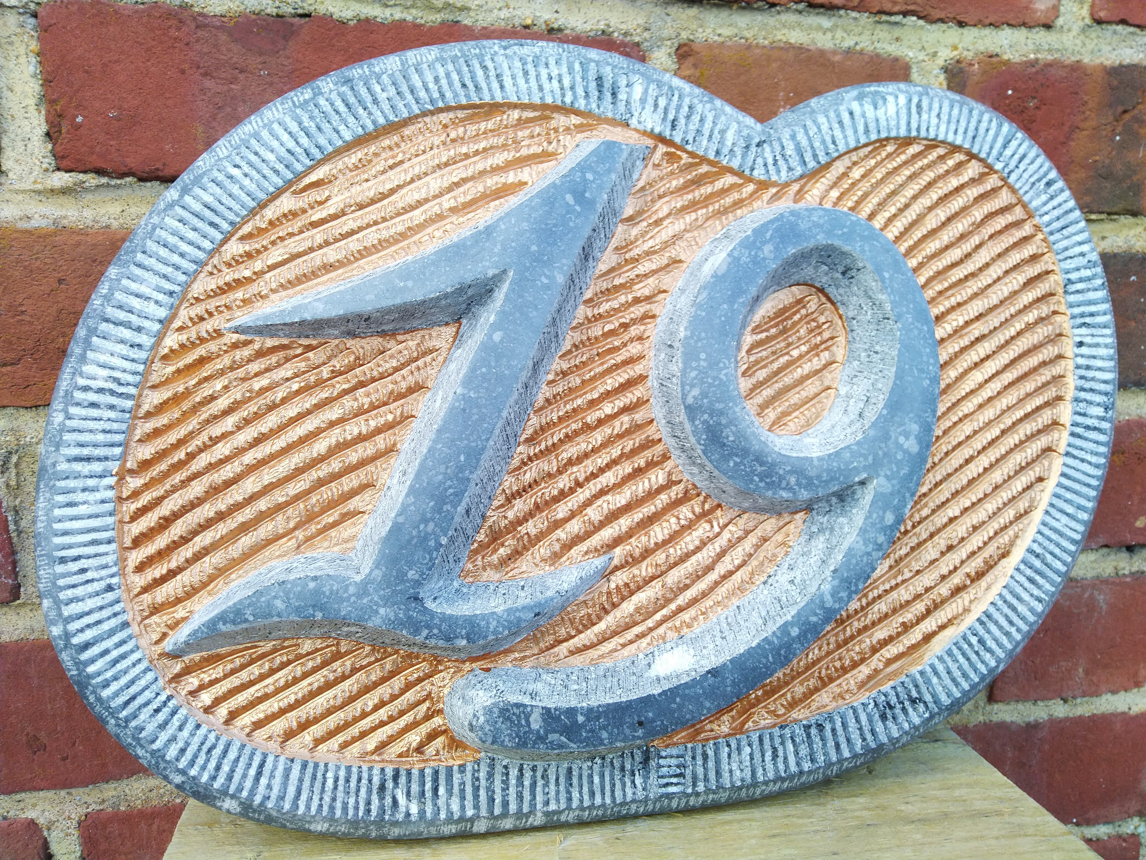 19 Haut-relief