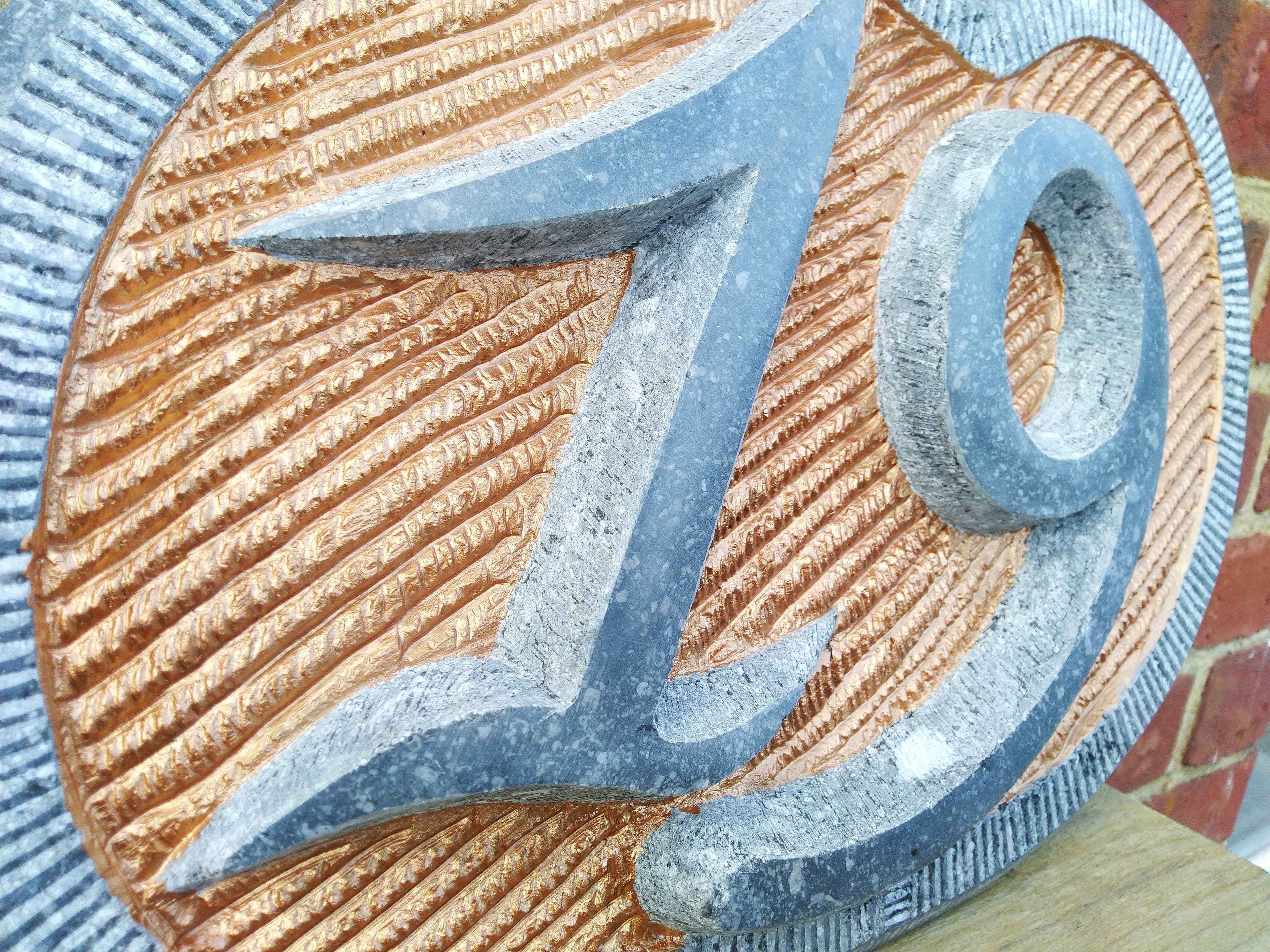 19 Haut-relief