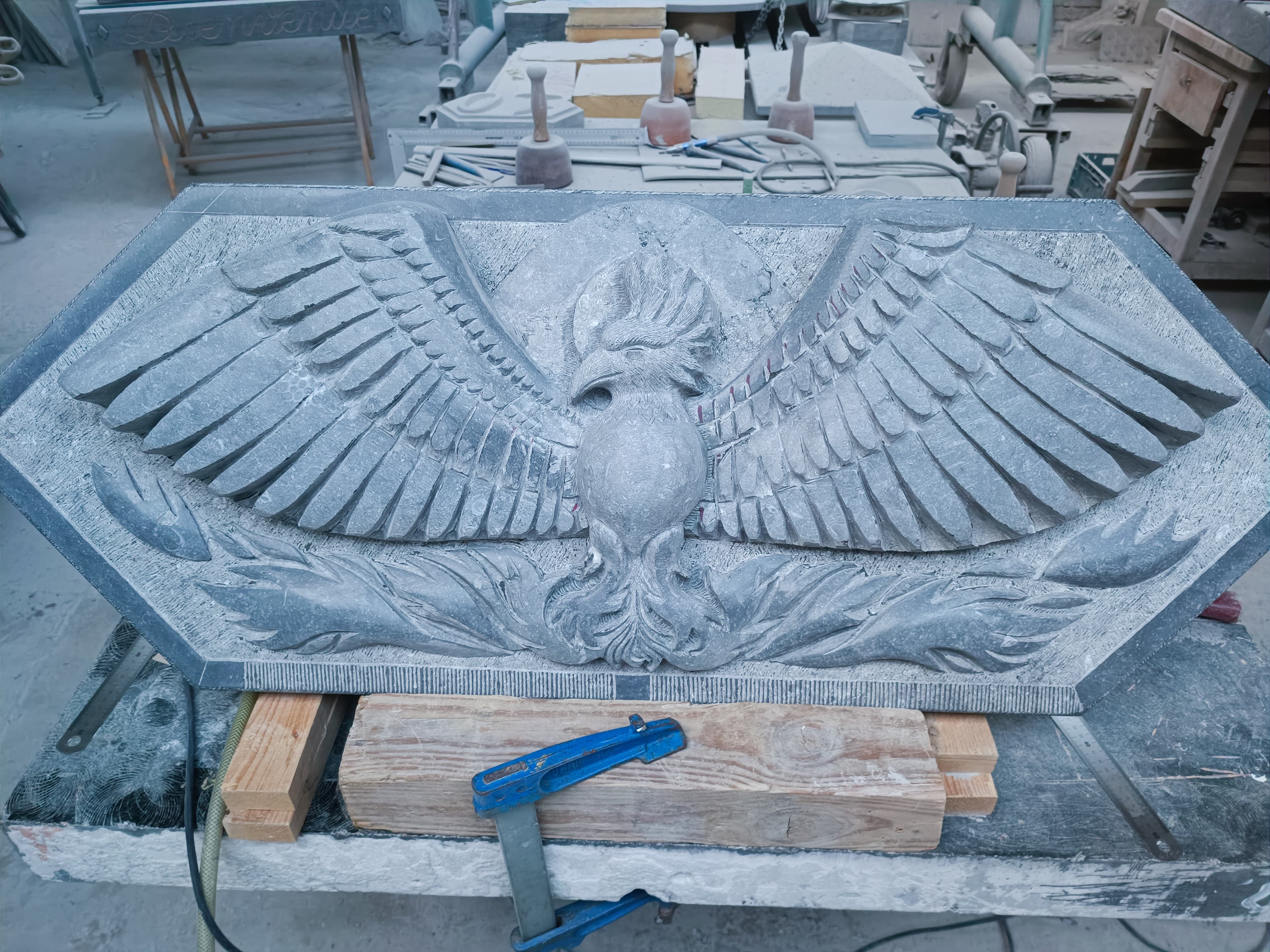 110 PHOENIX Sculpté Haut-relief