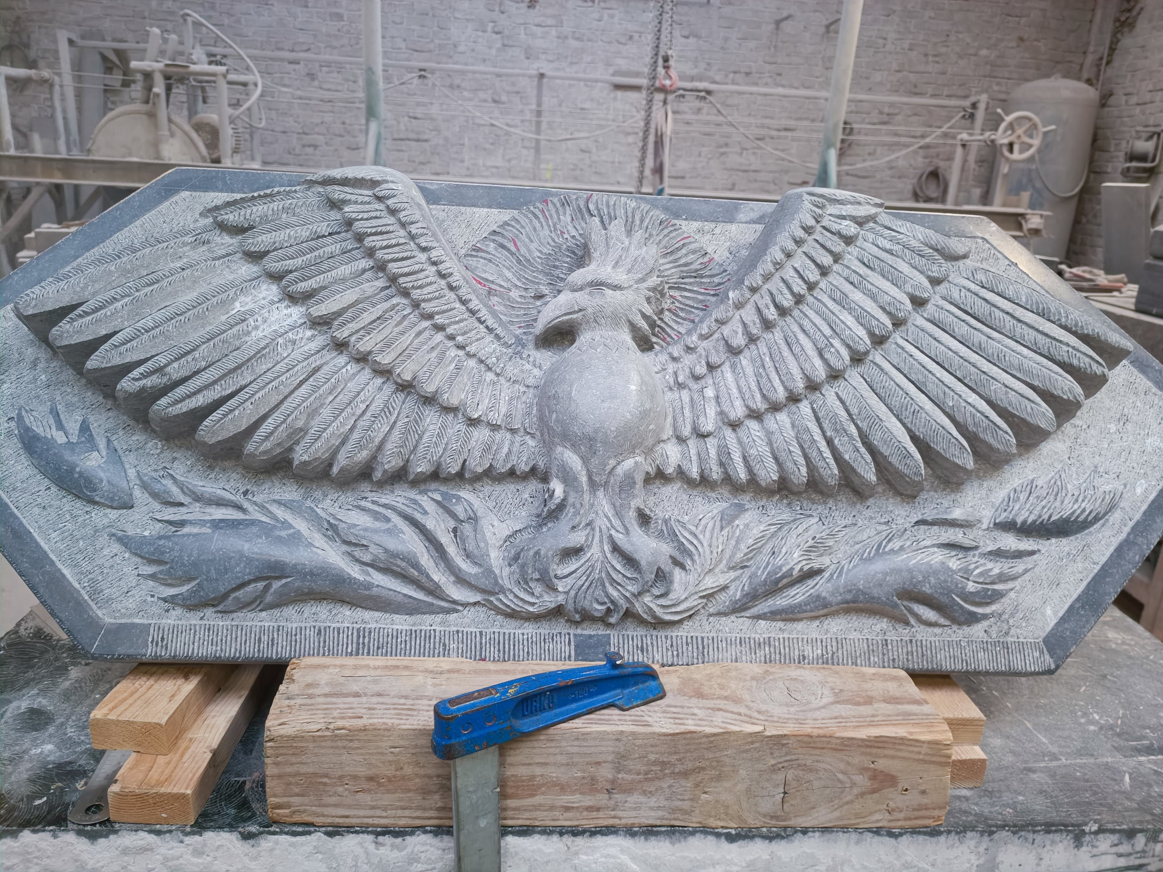 110 PHOENIX Sculpté Haut-relief