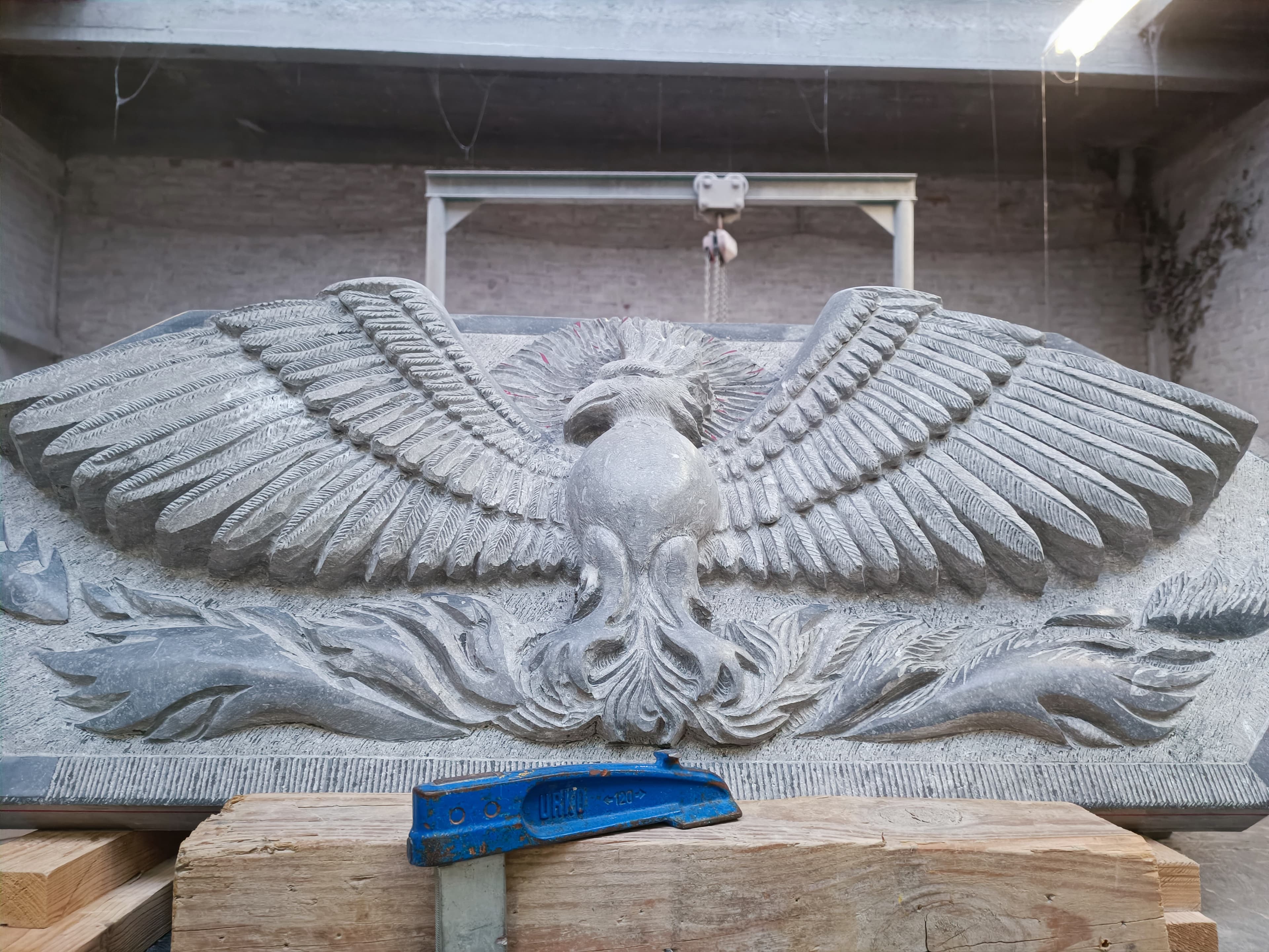 110 PHOENIX Sculpté Haut-relief