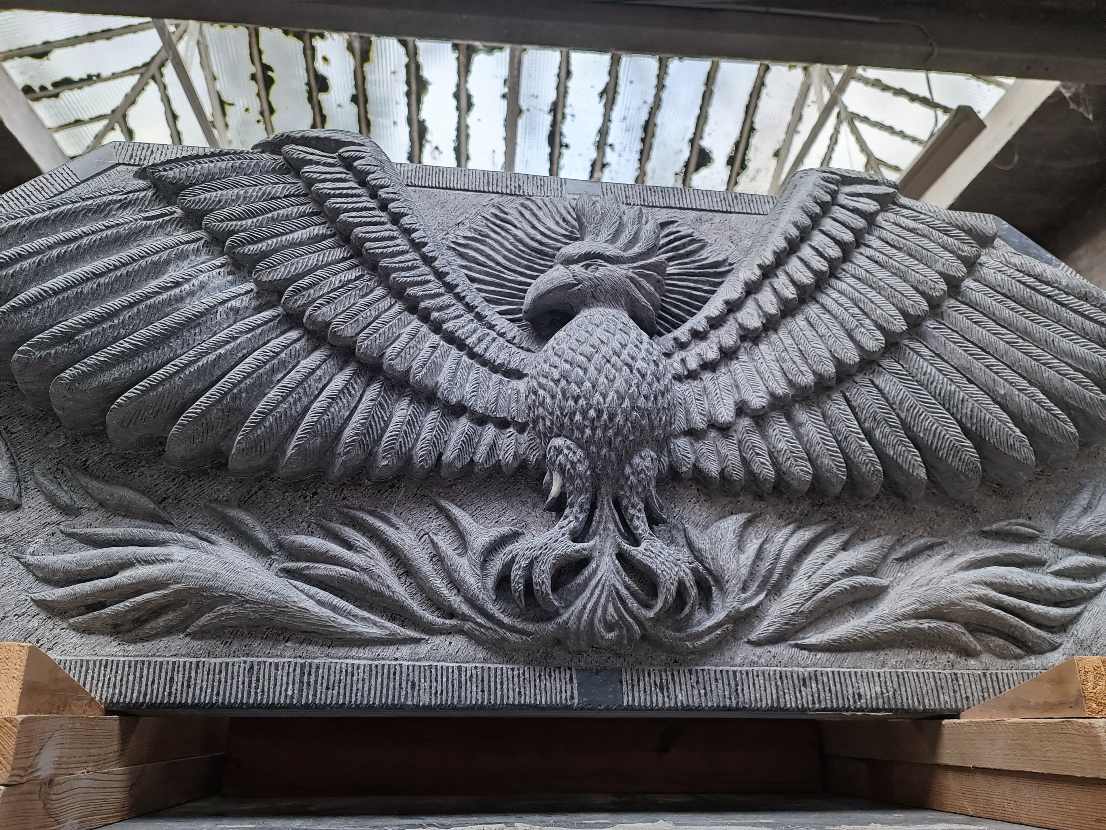 110 PHOENIX Sculpté Haut-relief