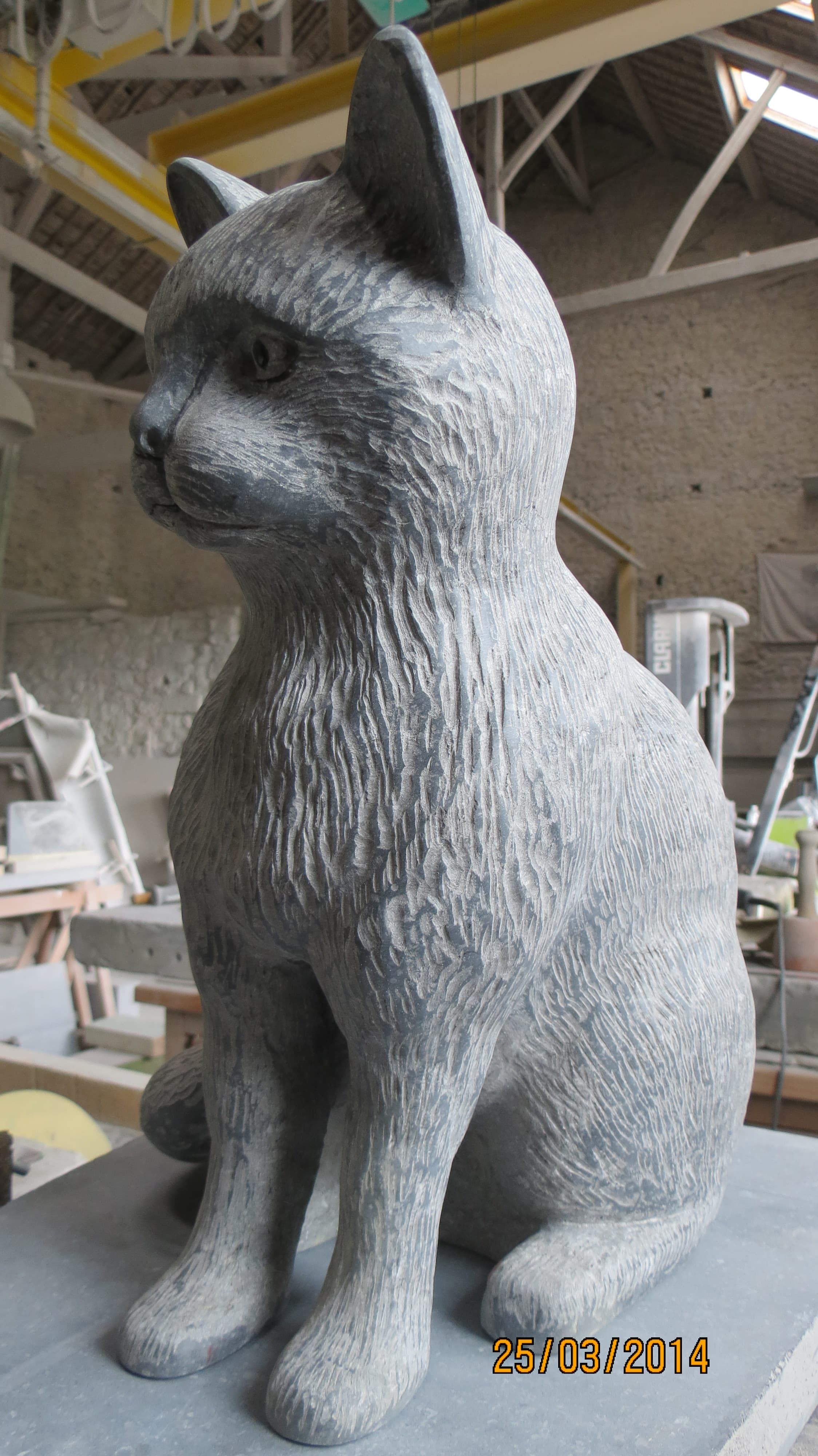 CHAT Sculpté en pierre bleue