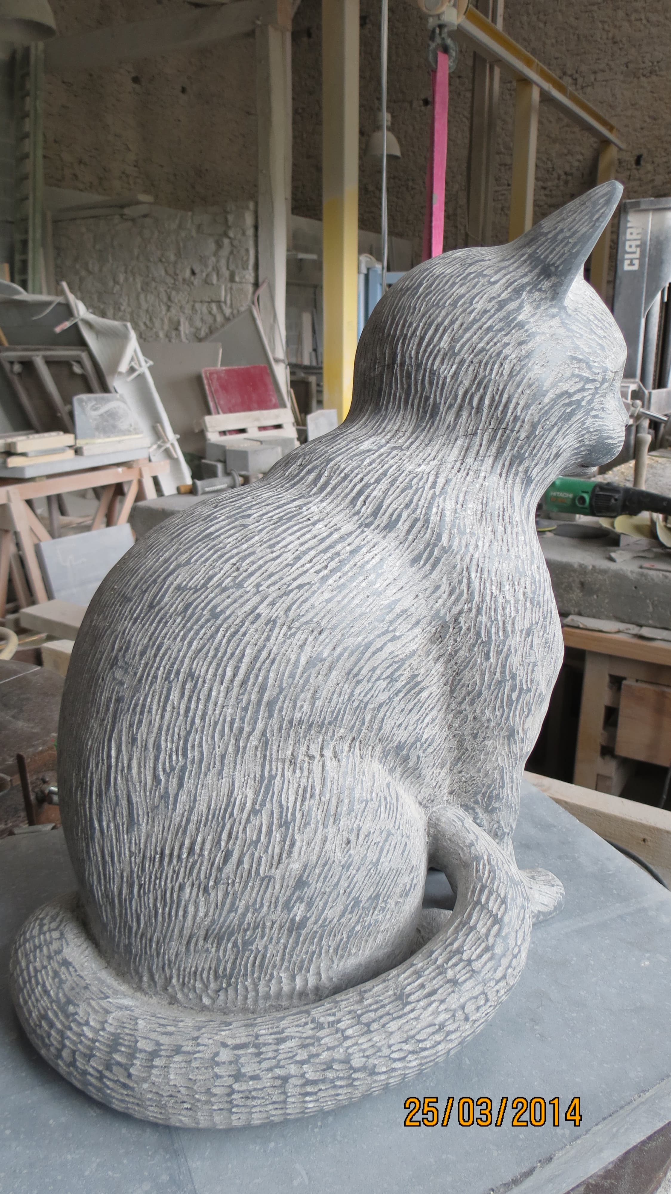 CHAT Sculpté en pierre bleue