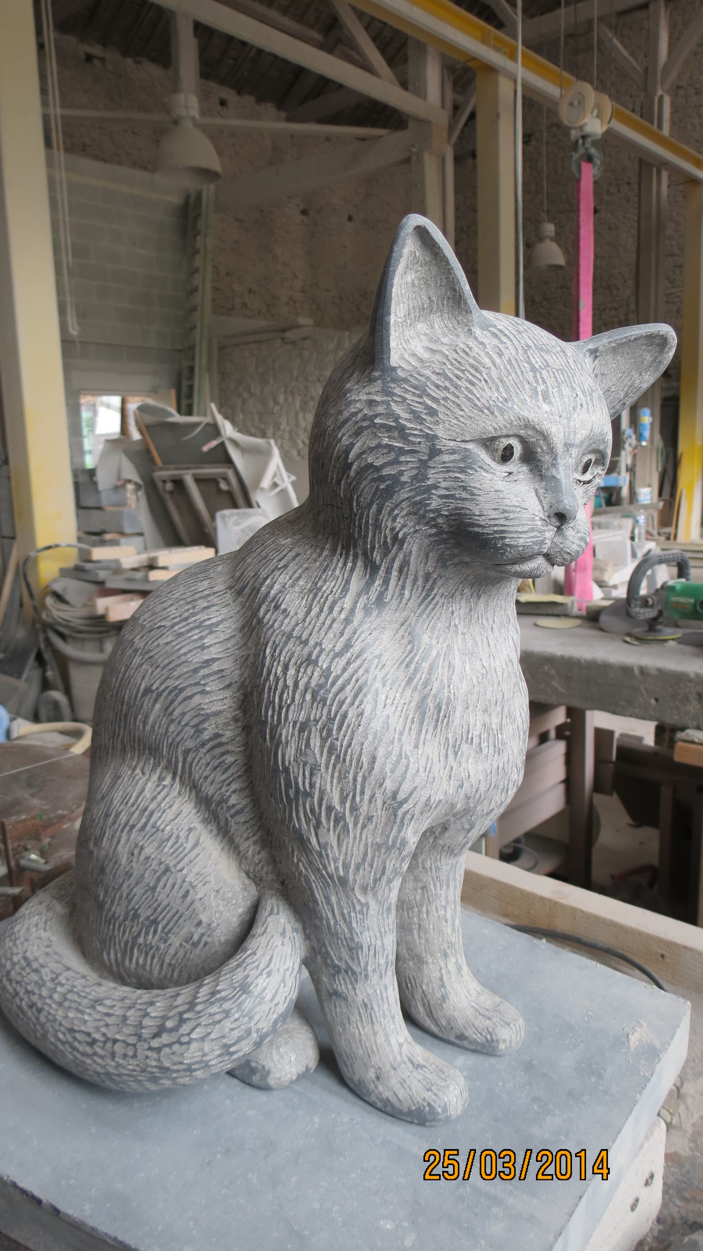 CHAT Sculpté en pierre bleue