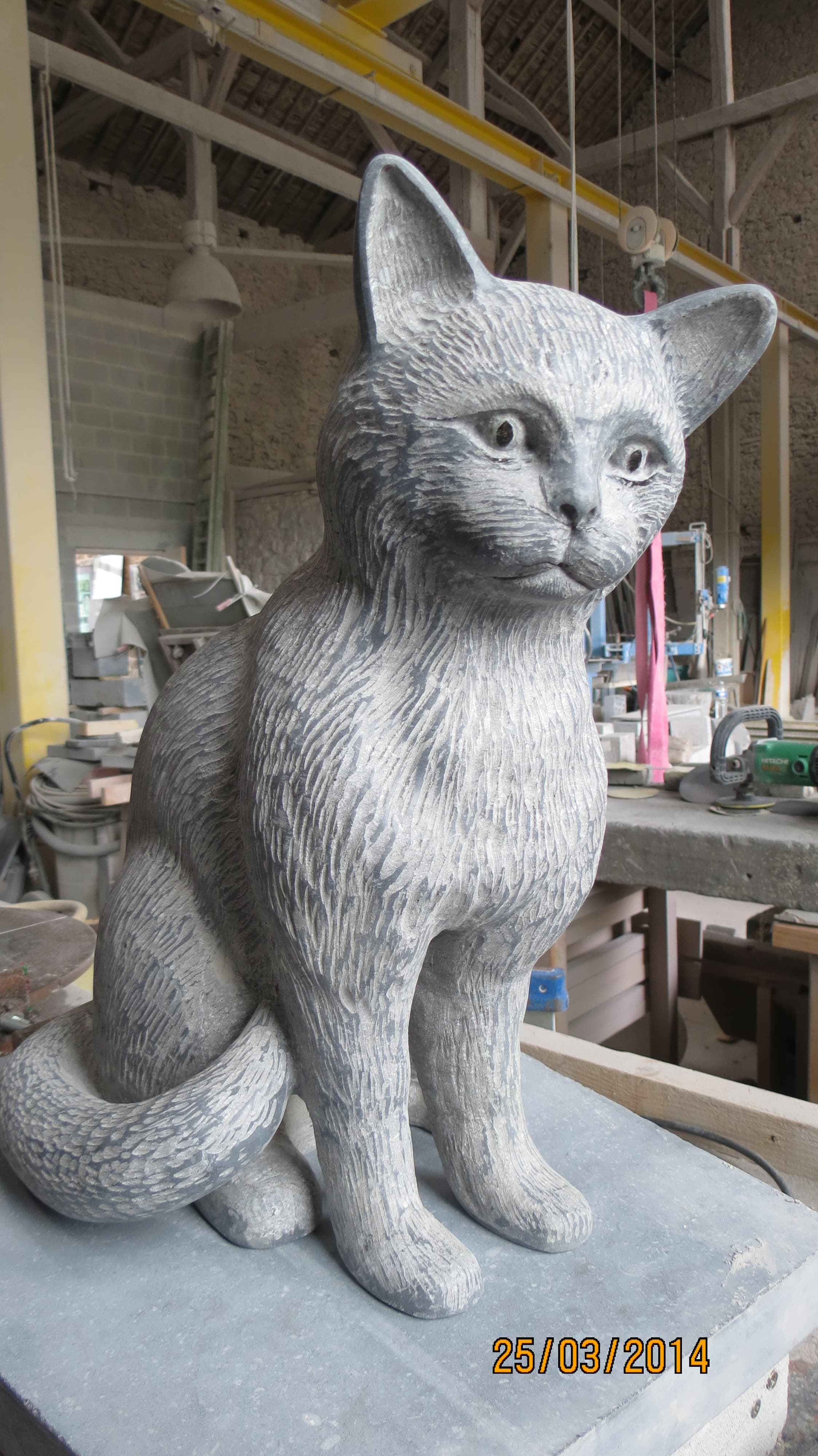 CHAT Sculpté en pierre bleue