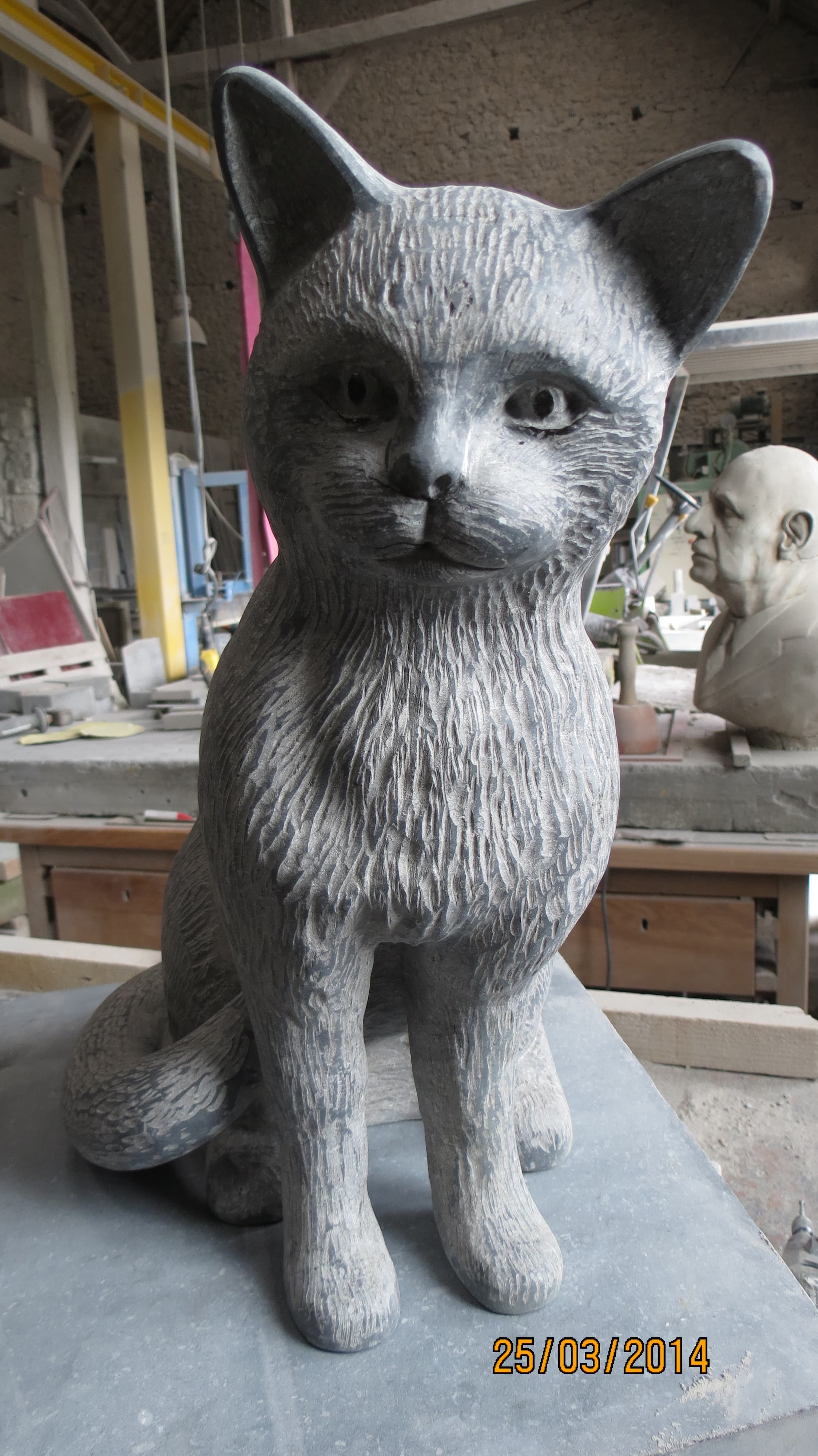 CHAT Sculpté en pierre bleue