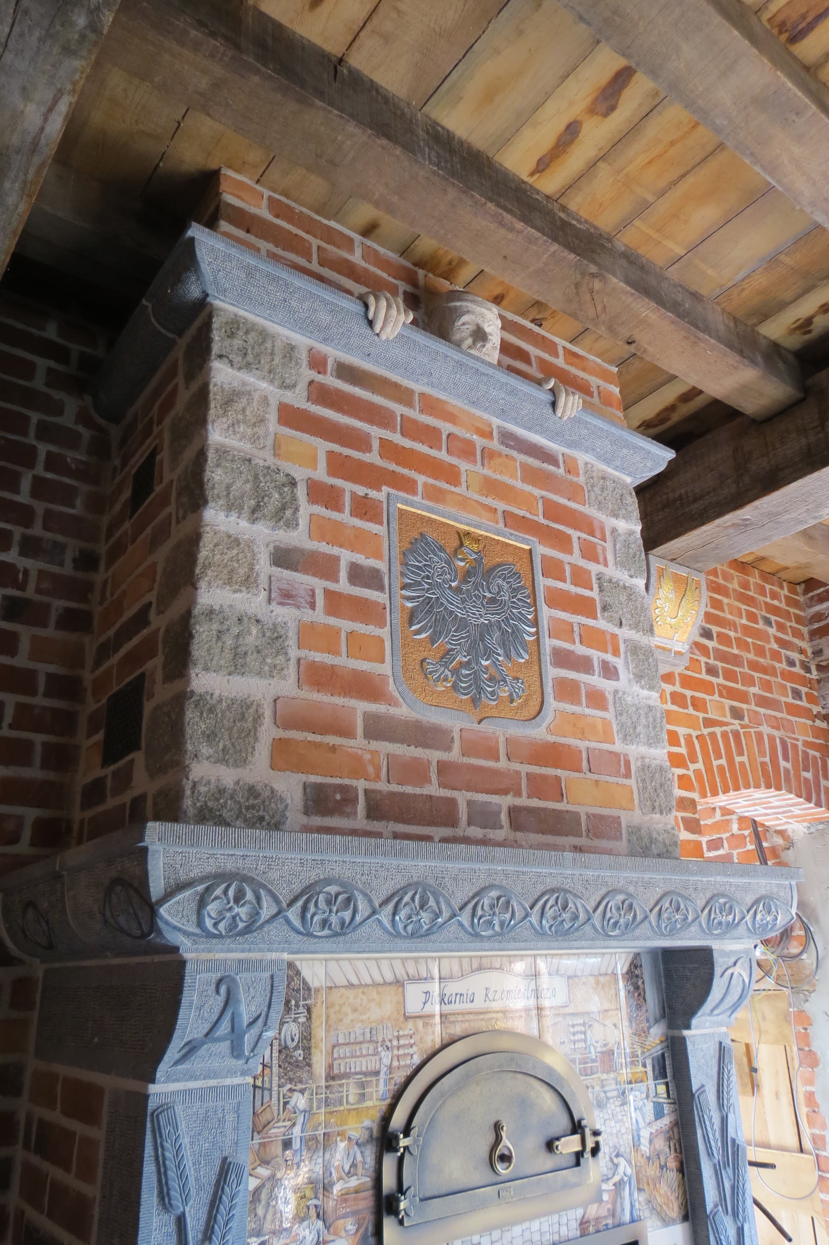 Superbe Cheminée gravée et Sculptée