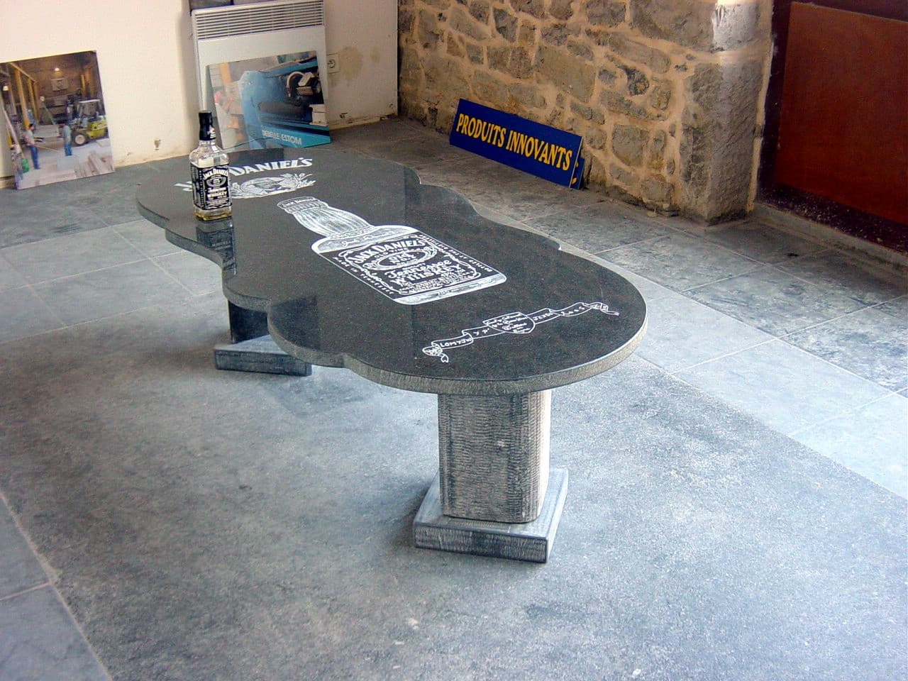 Table Granit Gravée