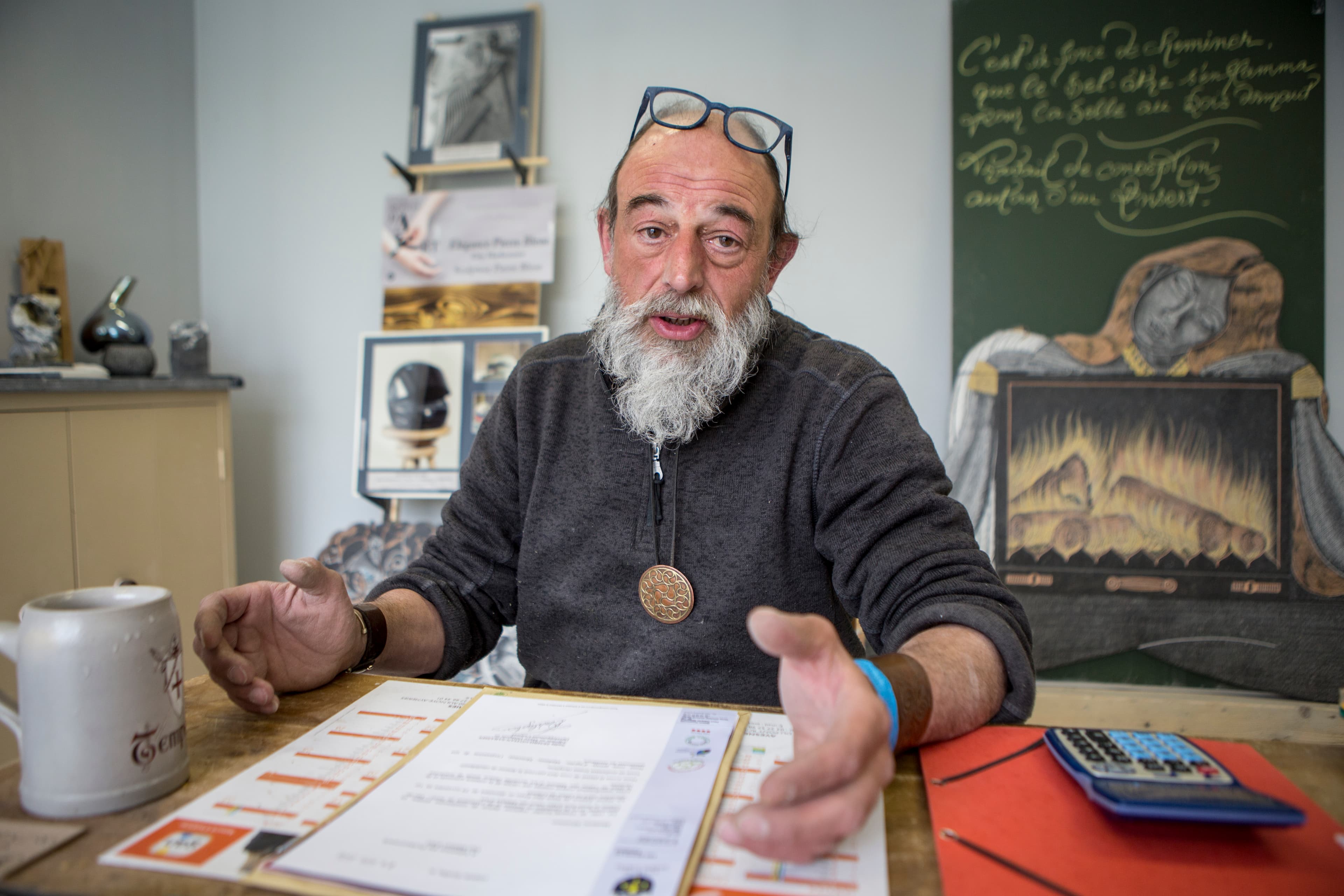Guy Harbonnier à l'écoute d'un client