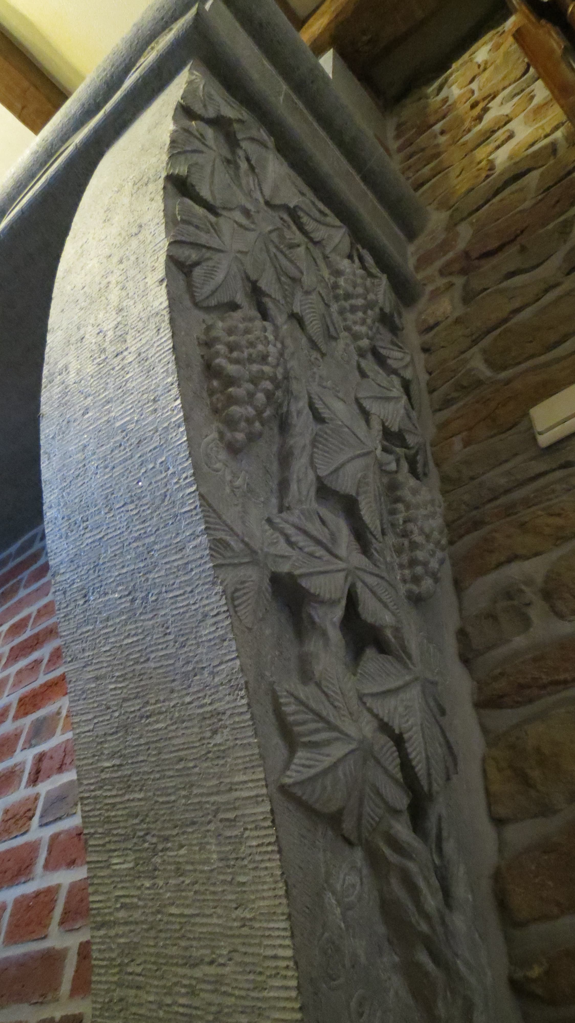 3 2014 - 08.10 -Cheminée et Vigne sculptée