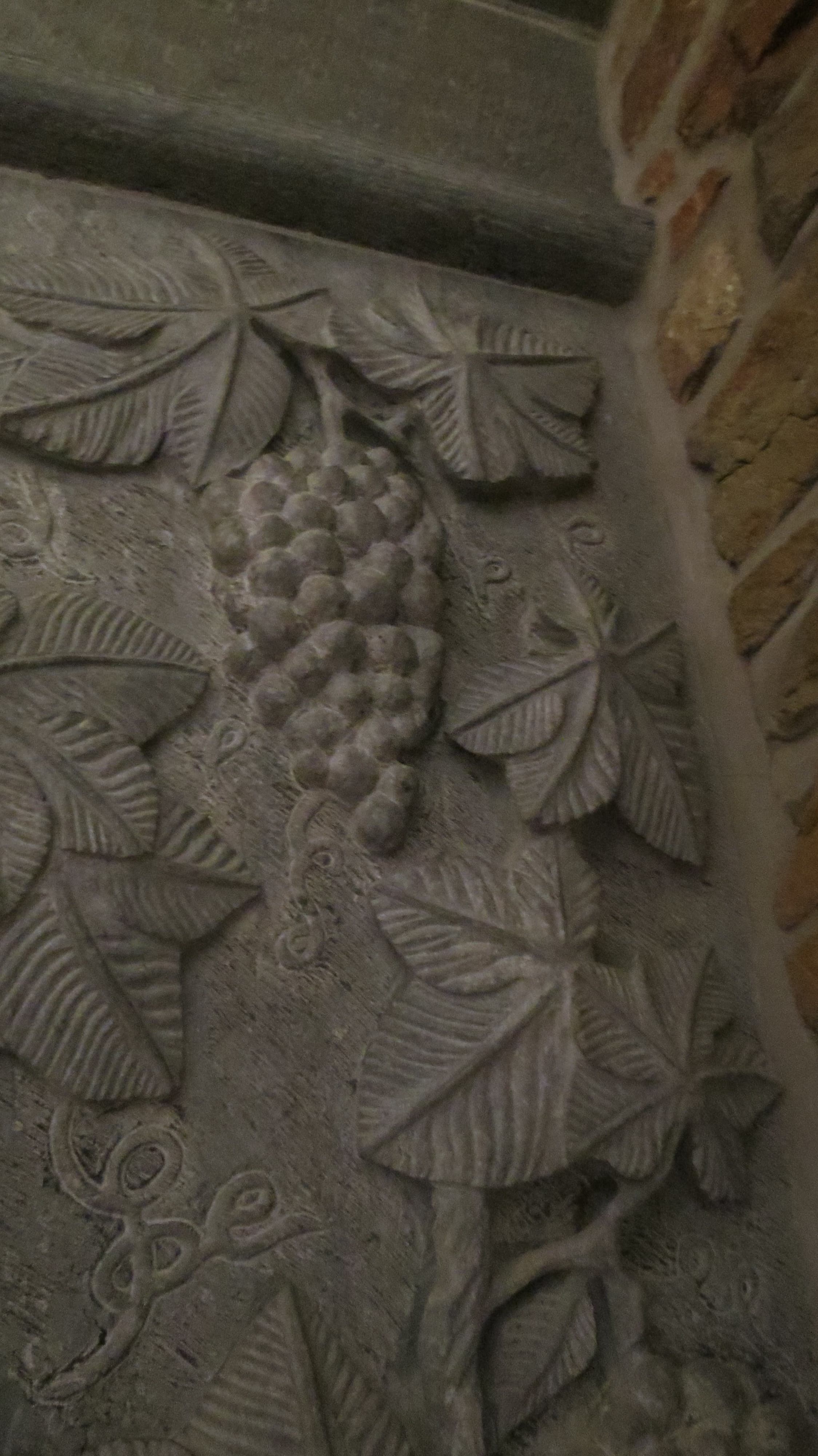3 2014 - 08.10 -Cheminée et Vigne sculptée