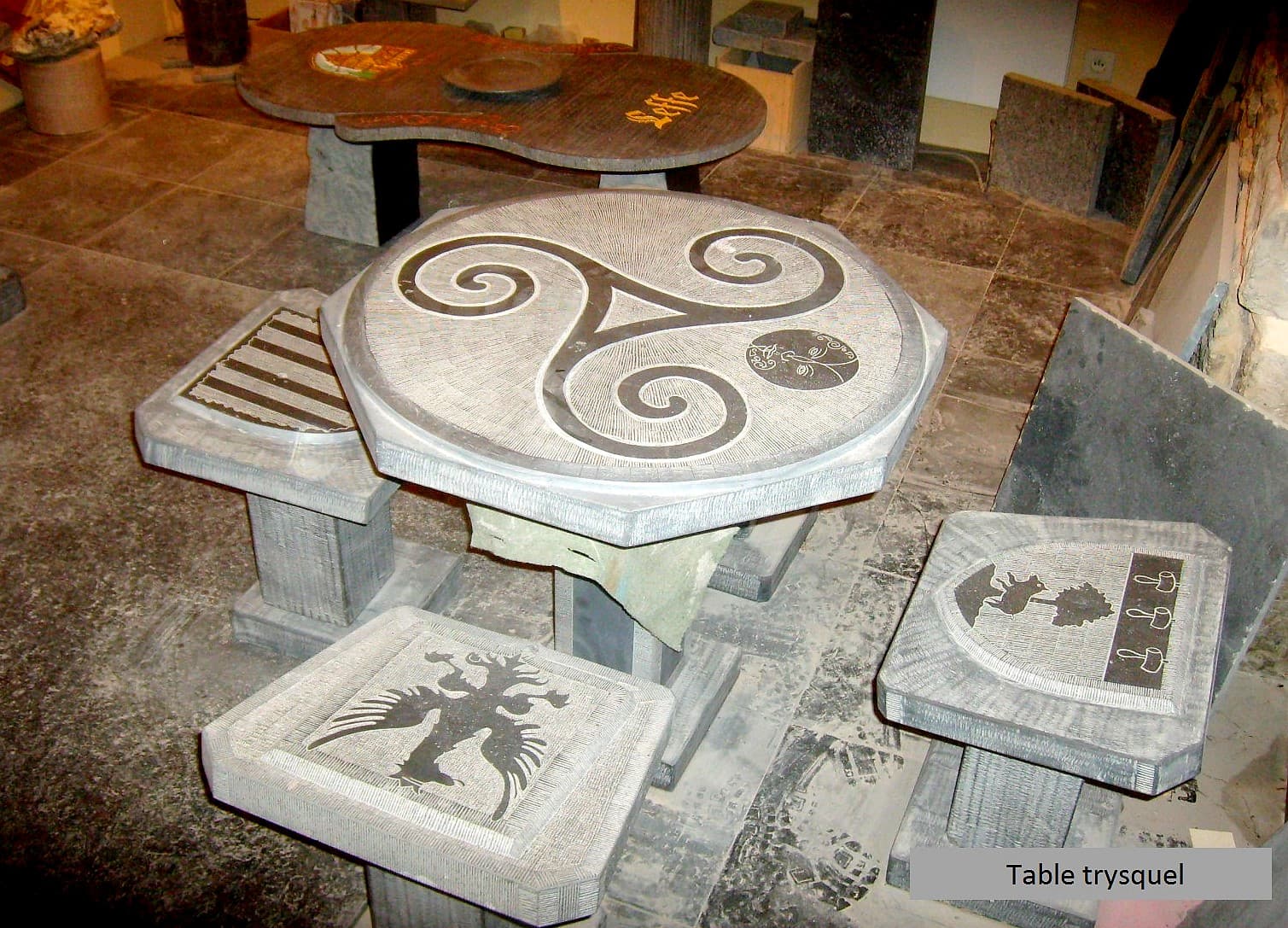 Table Tryskel avec quatre sièges