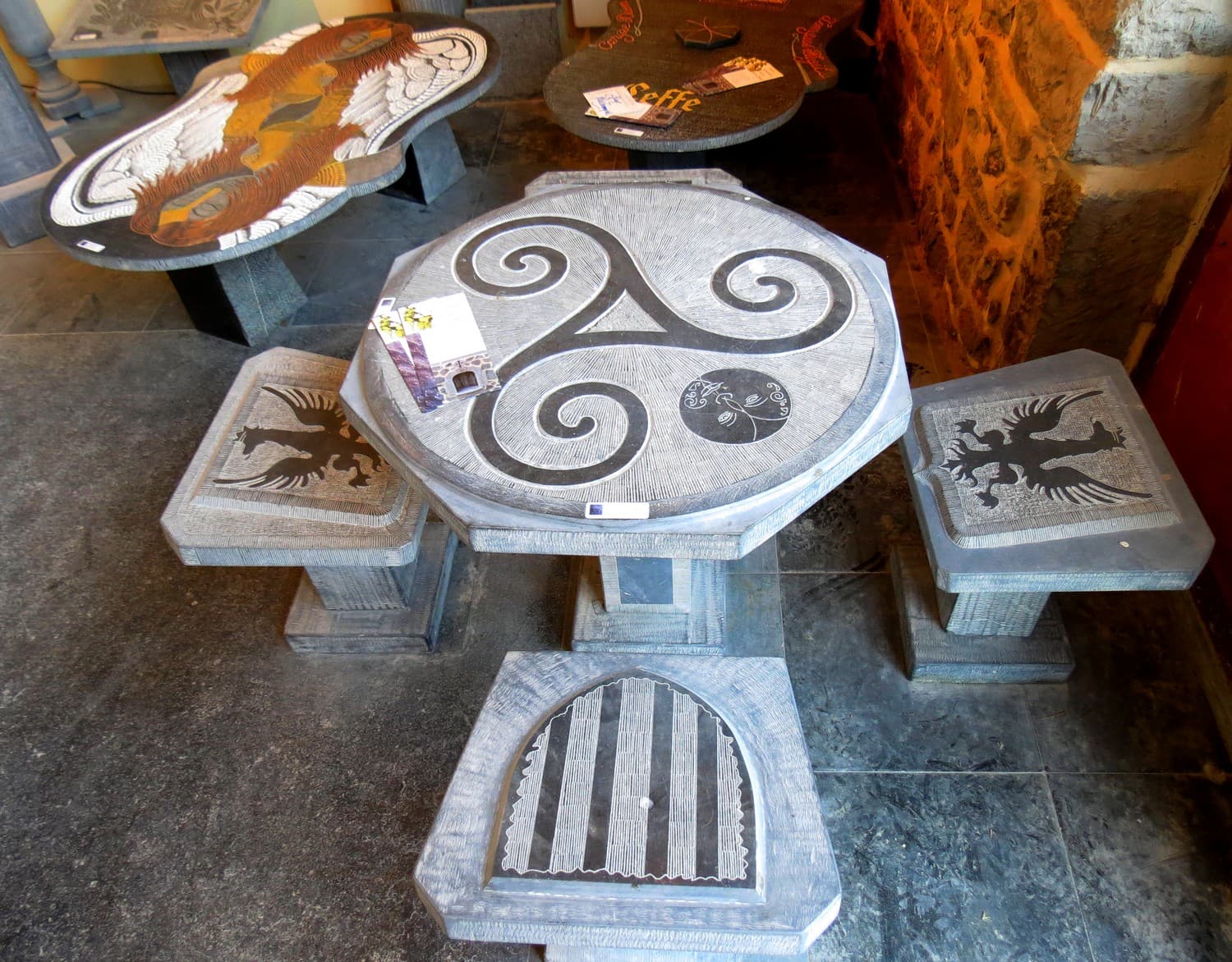 Table Tryskel avec quatre sièges