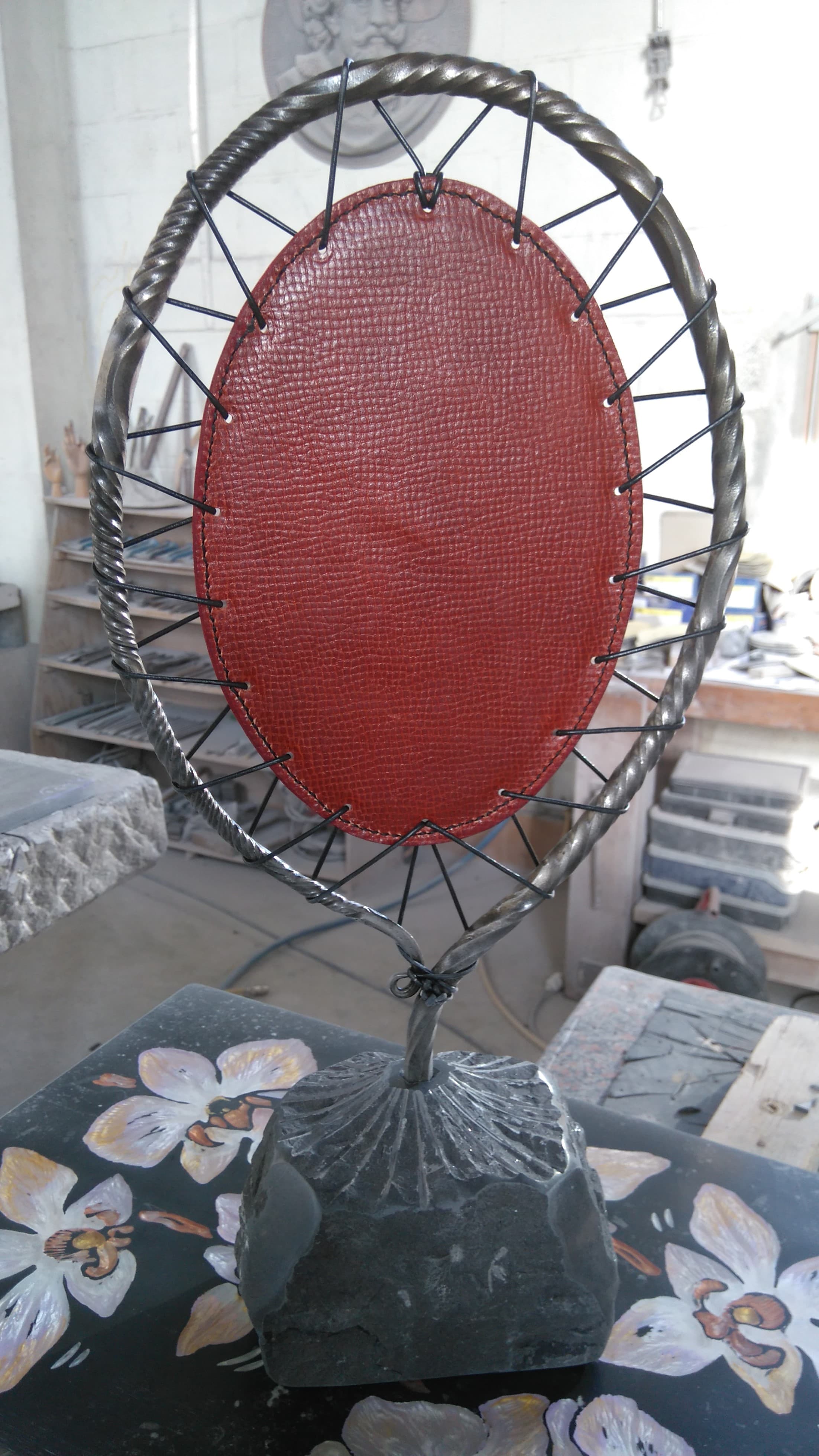 Miroir, cuir, fer forgé, et Pierre