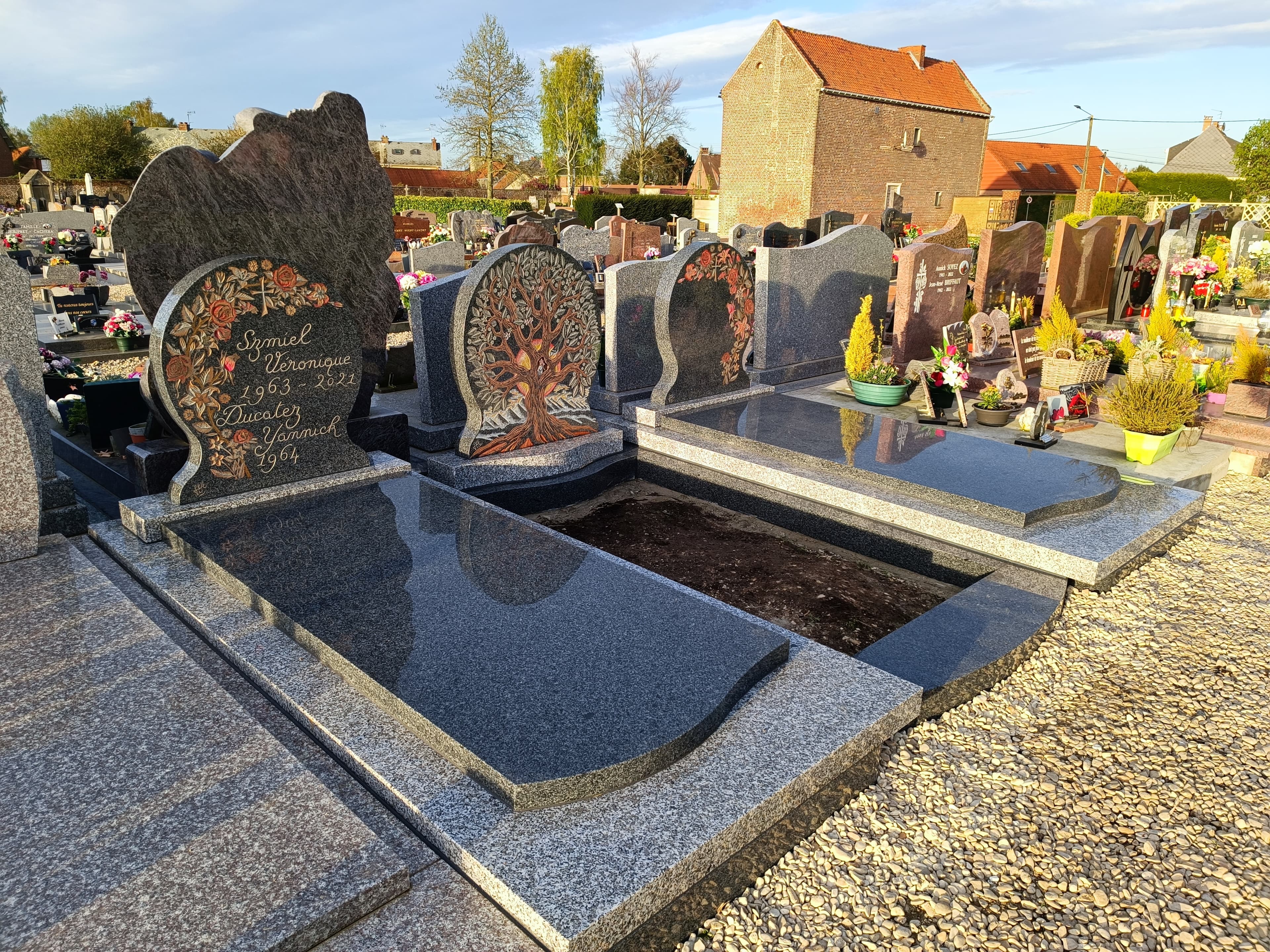 Arbre de Vie et motifs Floraux triple monument