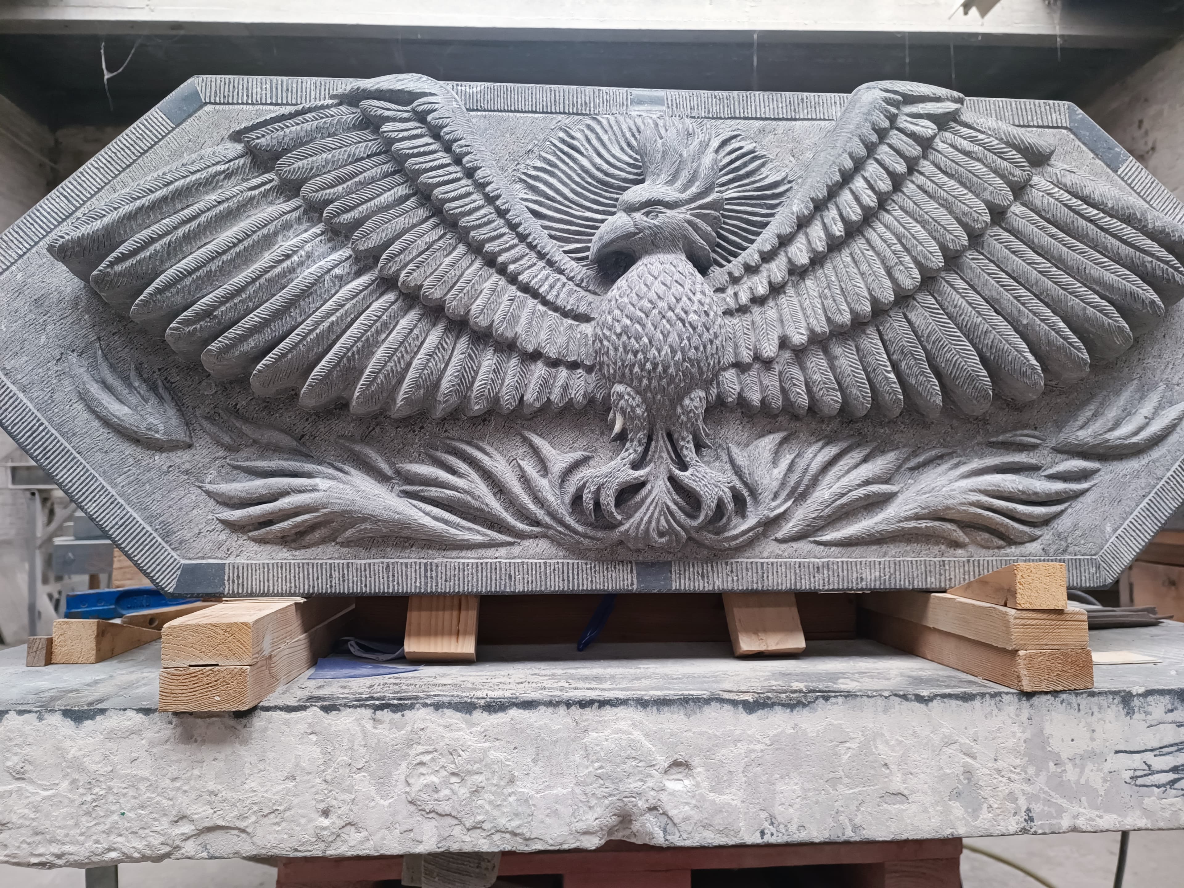 110 PHOENIX Sculpté Haut-relief