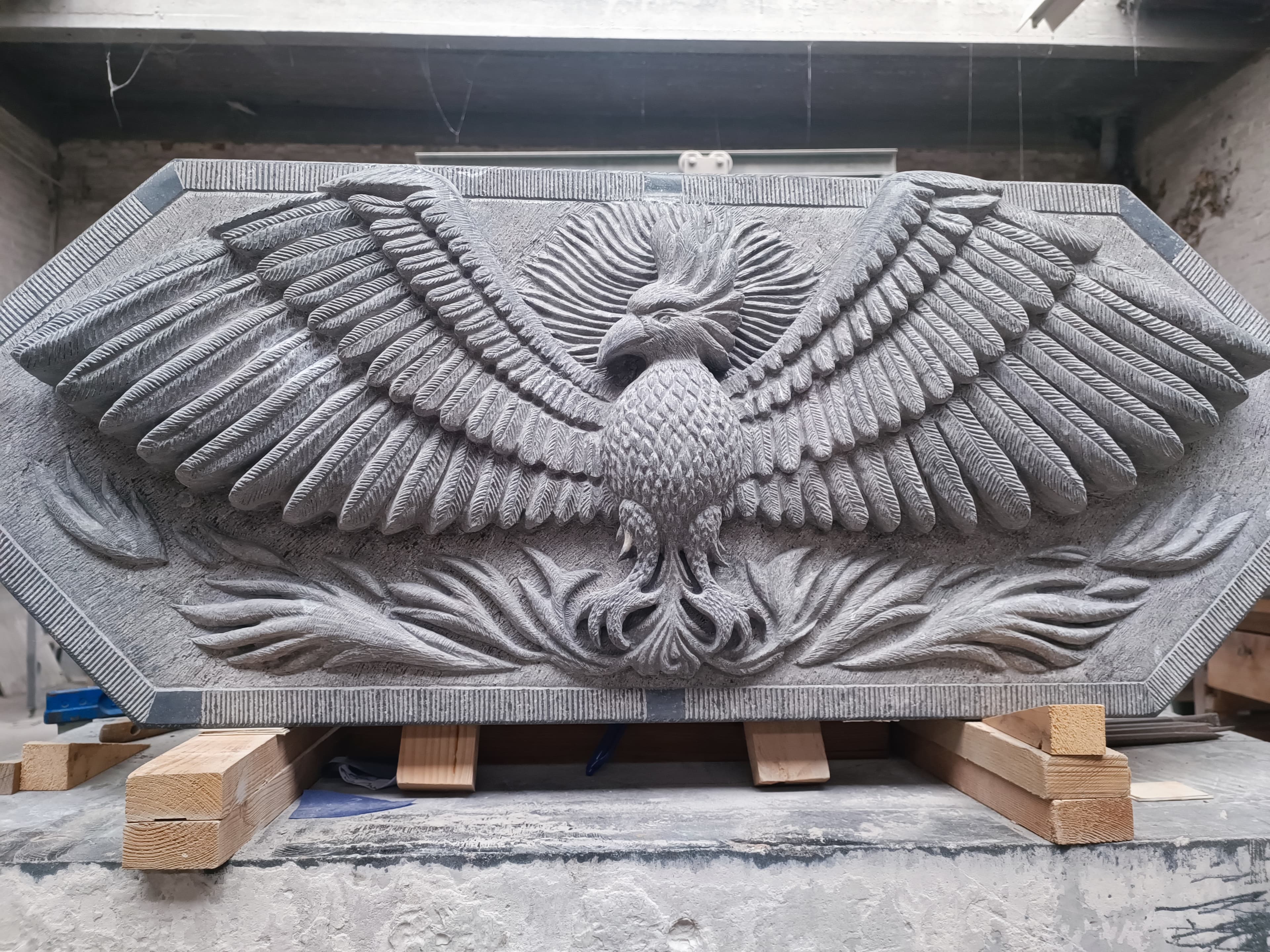 110 PHOENIX Sculpté Haut-relief
