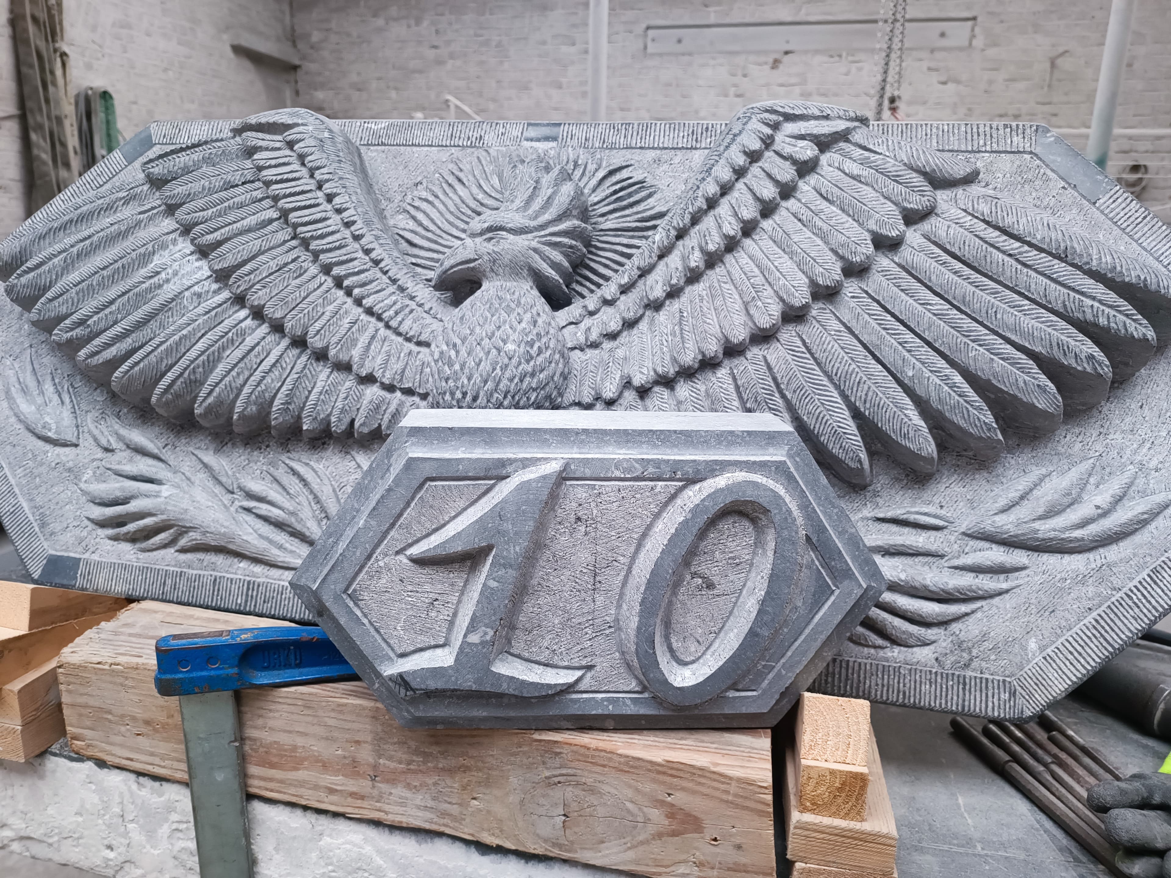 110 PHOENIX Sculpté Haut-relief