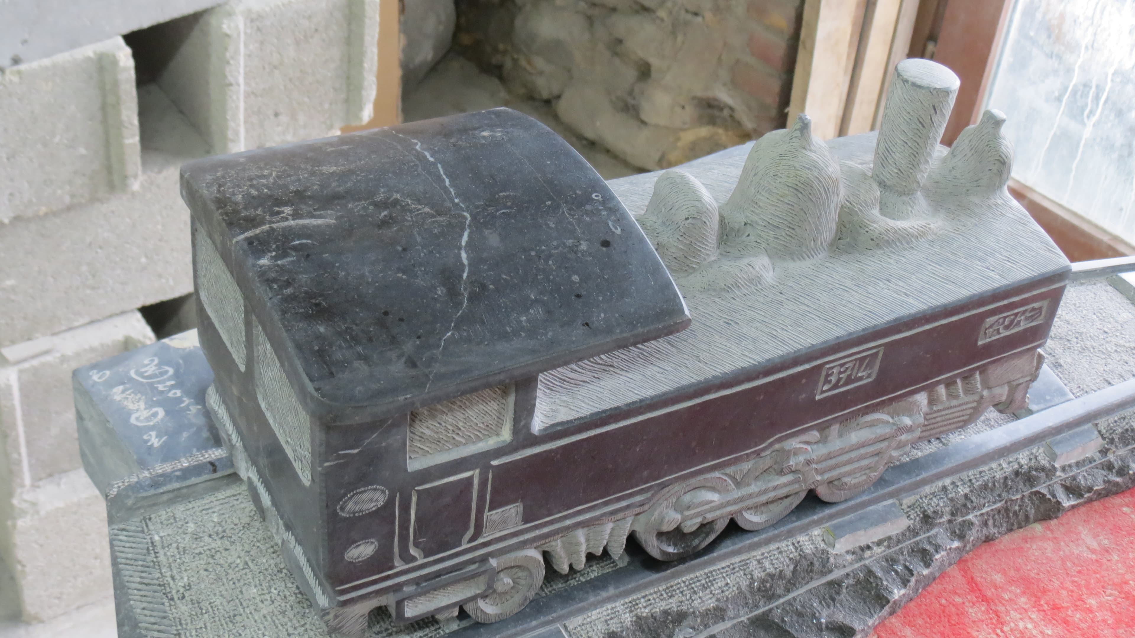 2015 - 01+03.04 - Sculpture Locomotive