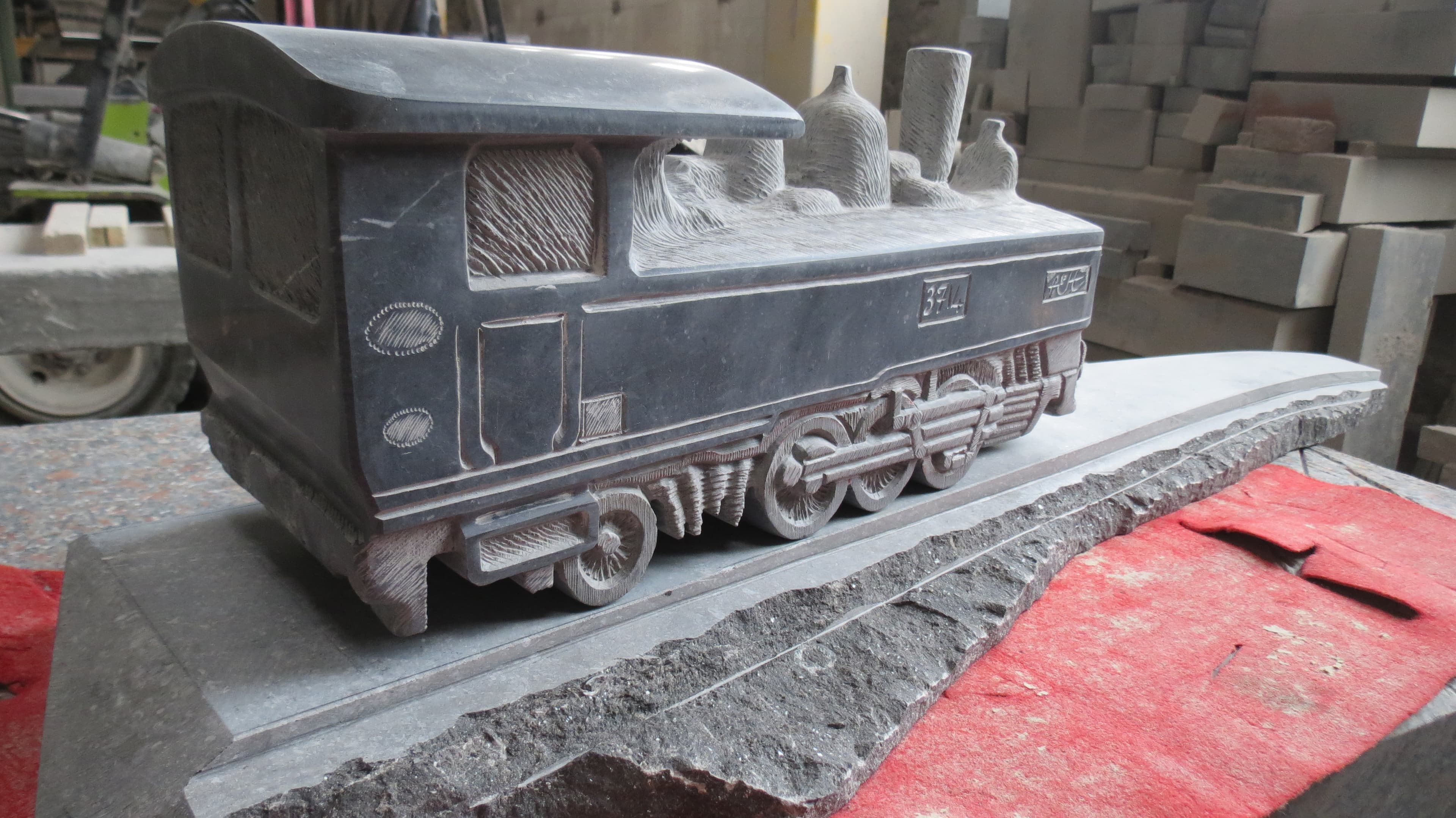 2015 - 01+03.04 - Sculpture Locomotive