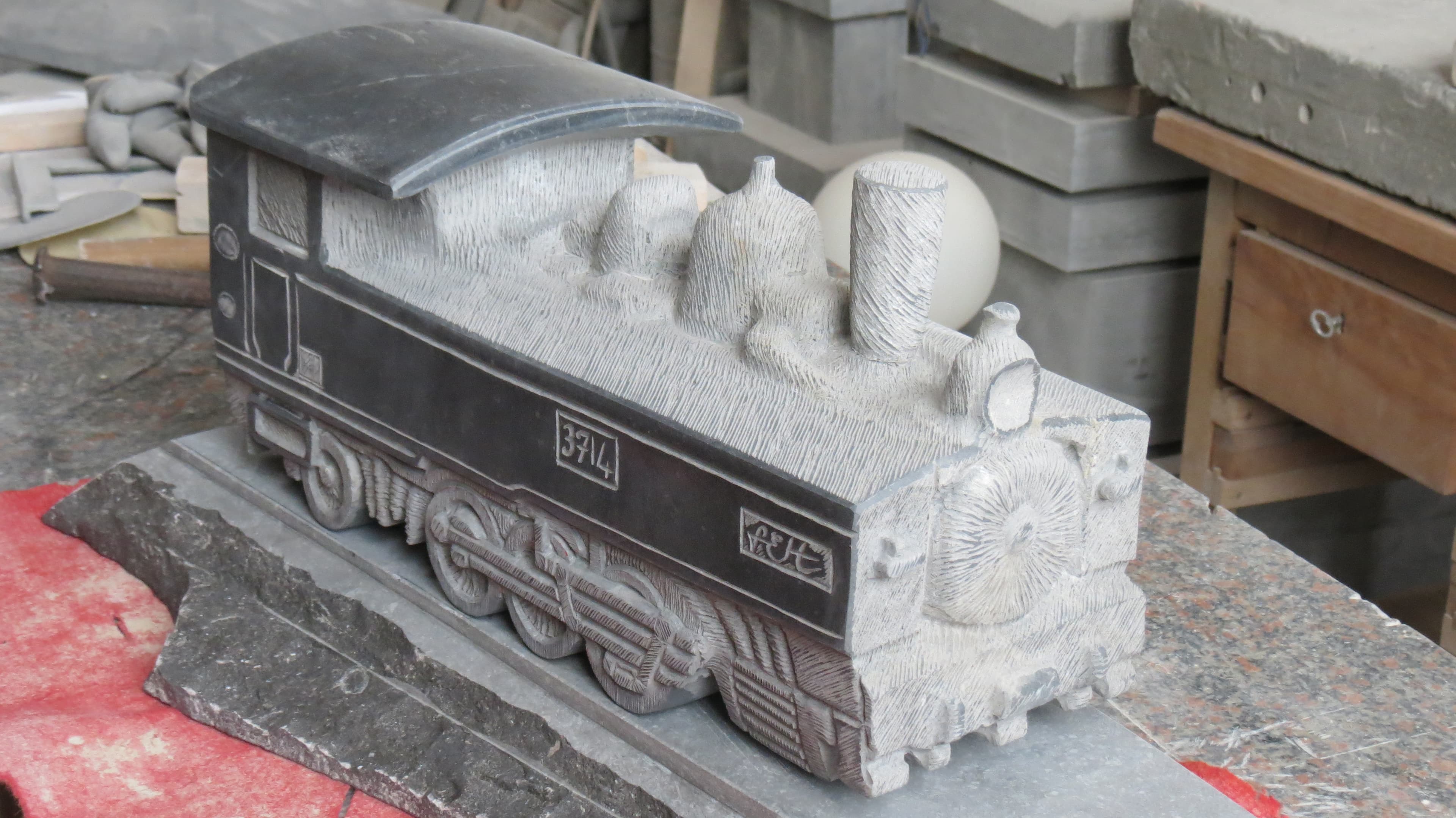 2015 - 01+03.04 - Sculpture Locomotive