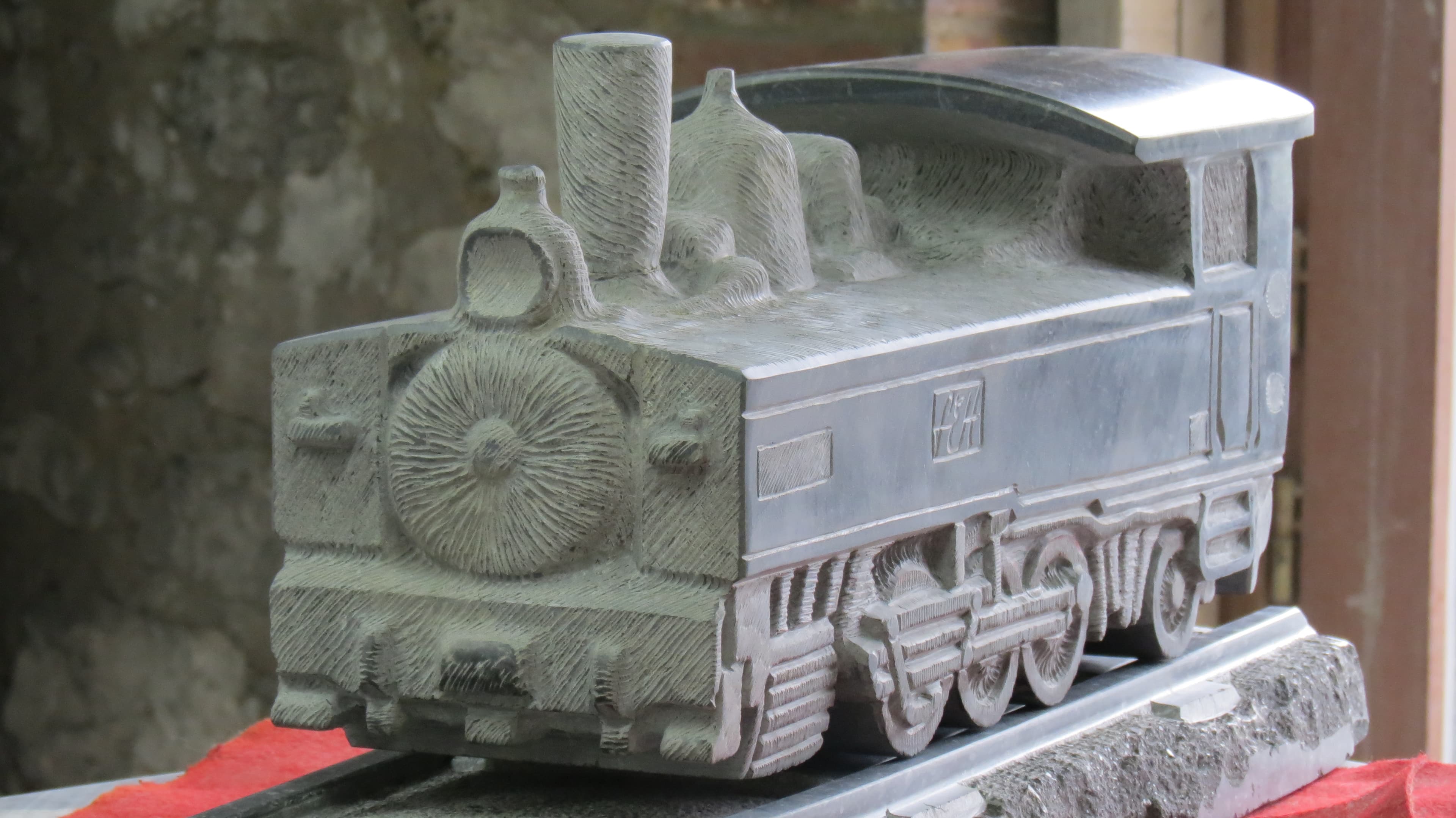 2015 - 01+03.04 - Sculpture Locomotive