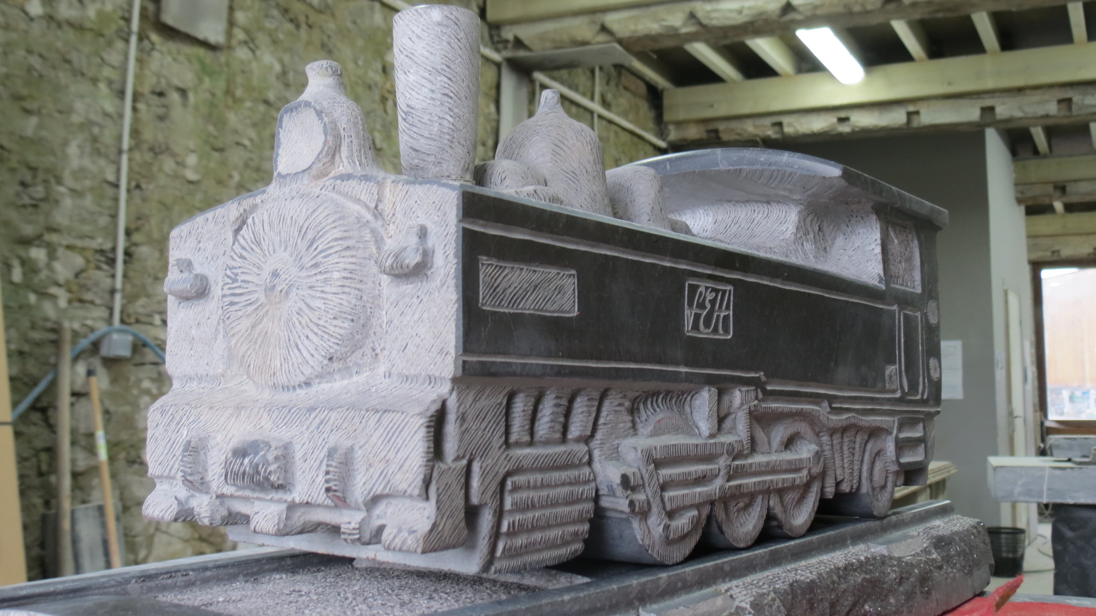2015 - 01+03.04 - Sculpture Locomotive