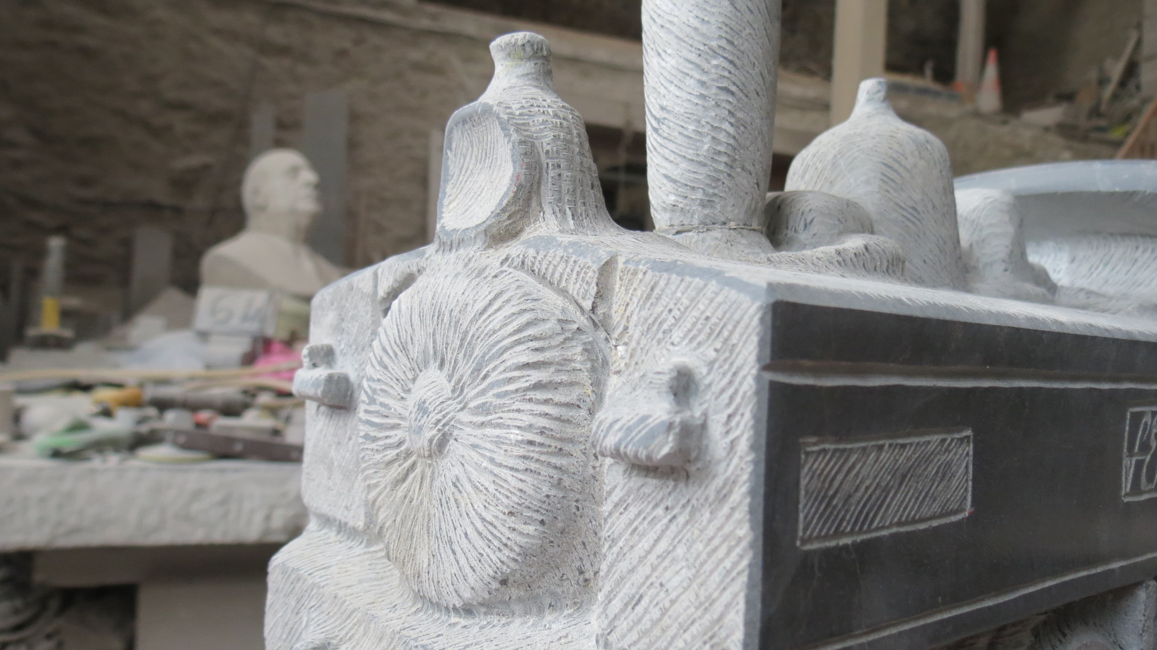 2015 - 01+03.04 - Sculpture Locomotive