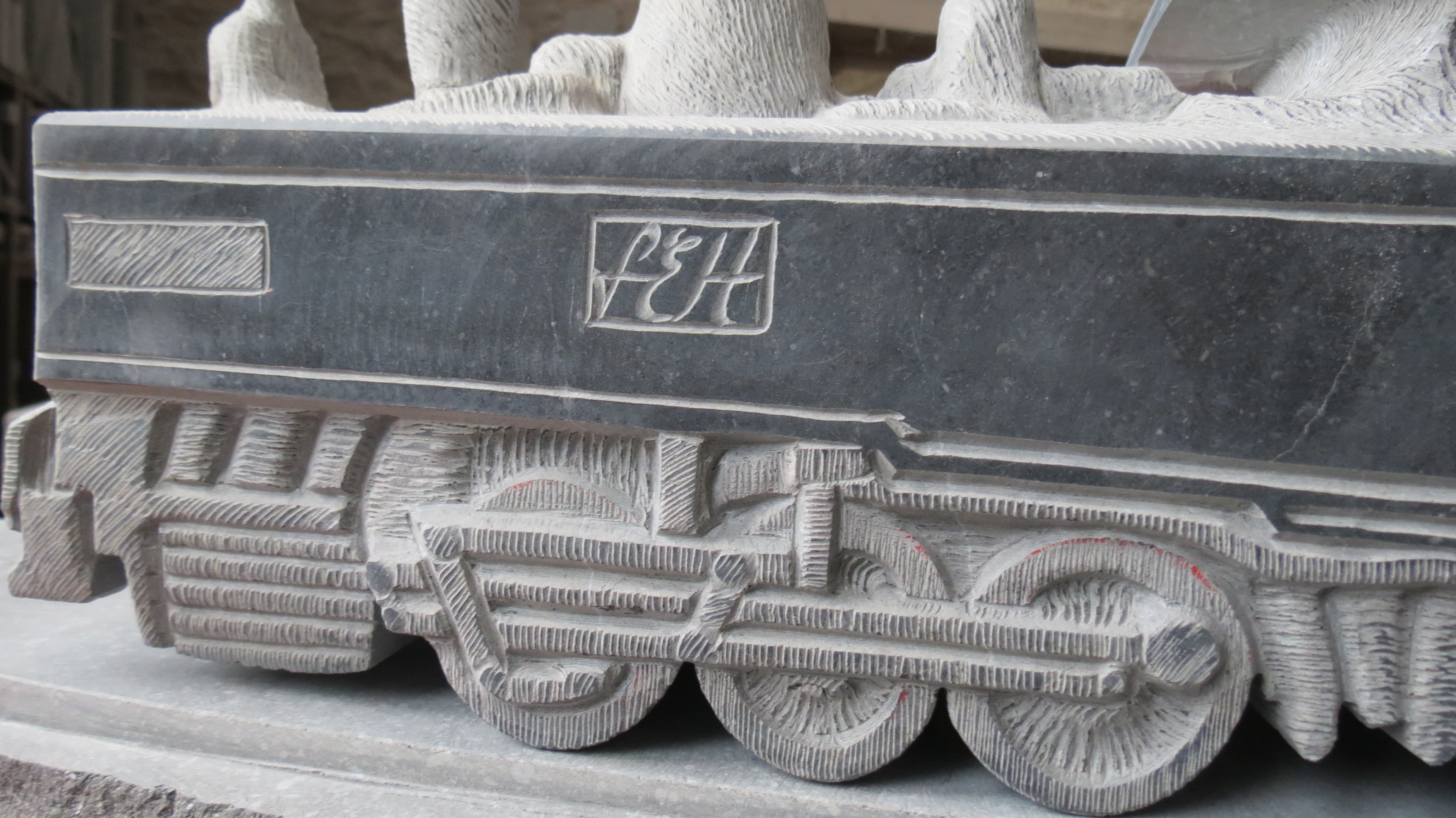 2015 - 01+03.04 - Sculpture Locomotive