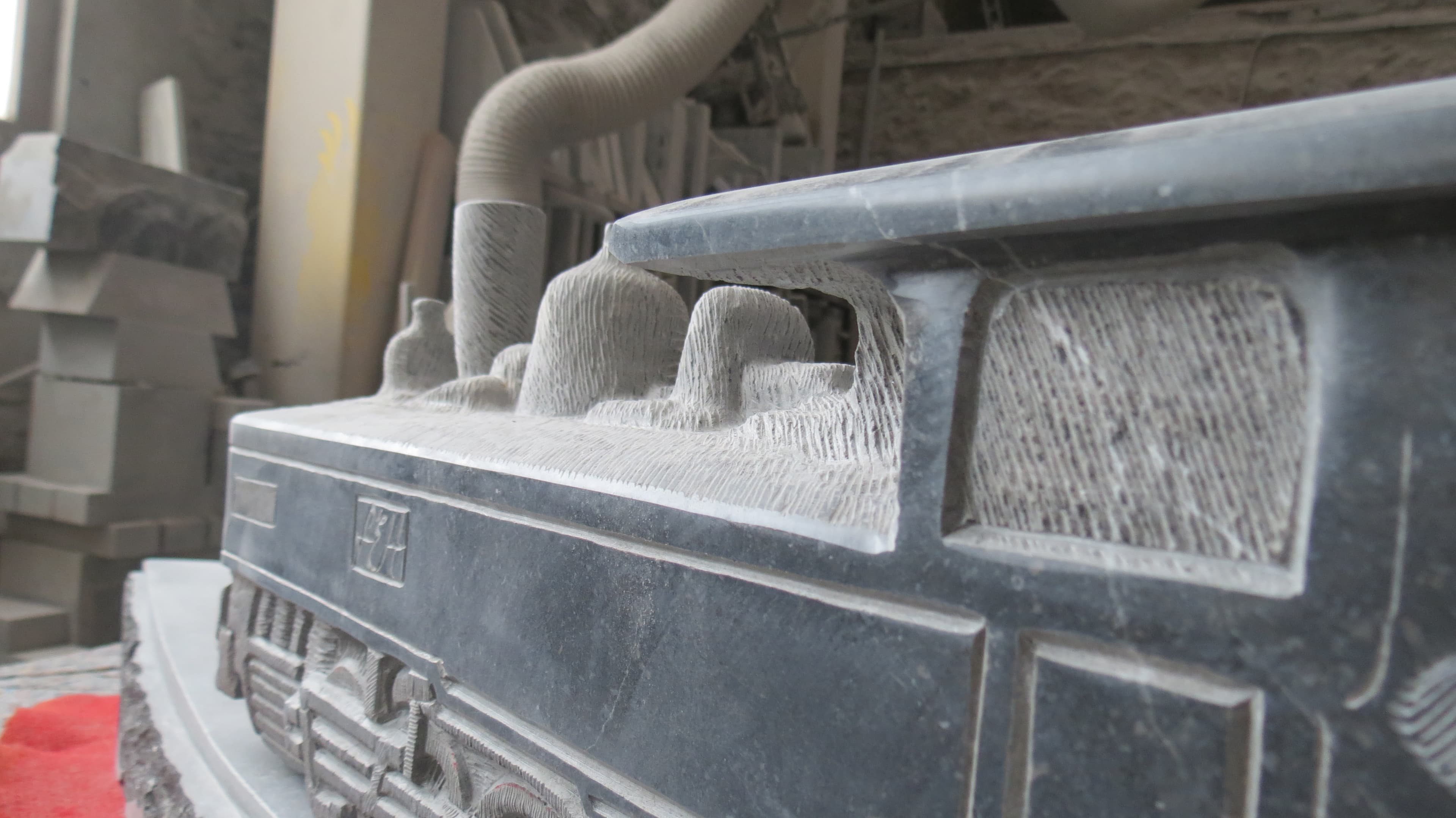 2015 - 01+03.04 - Sculpture Locomotive