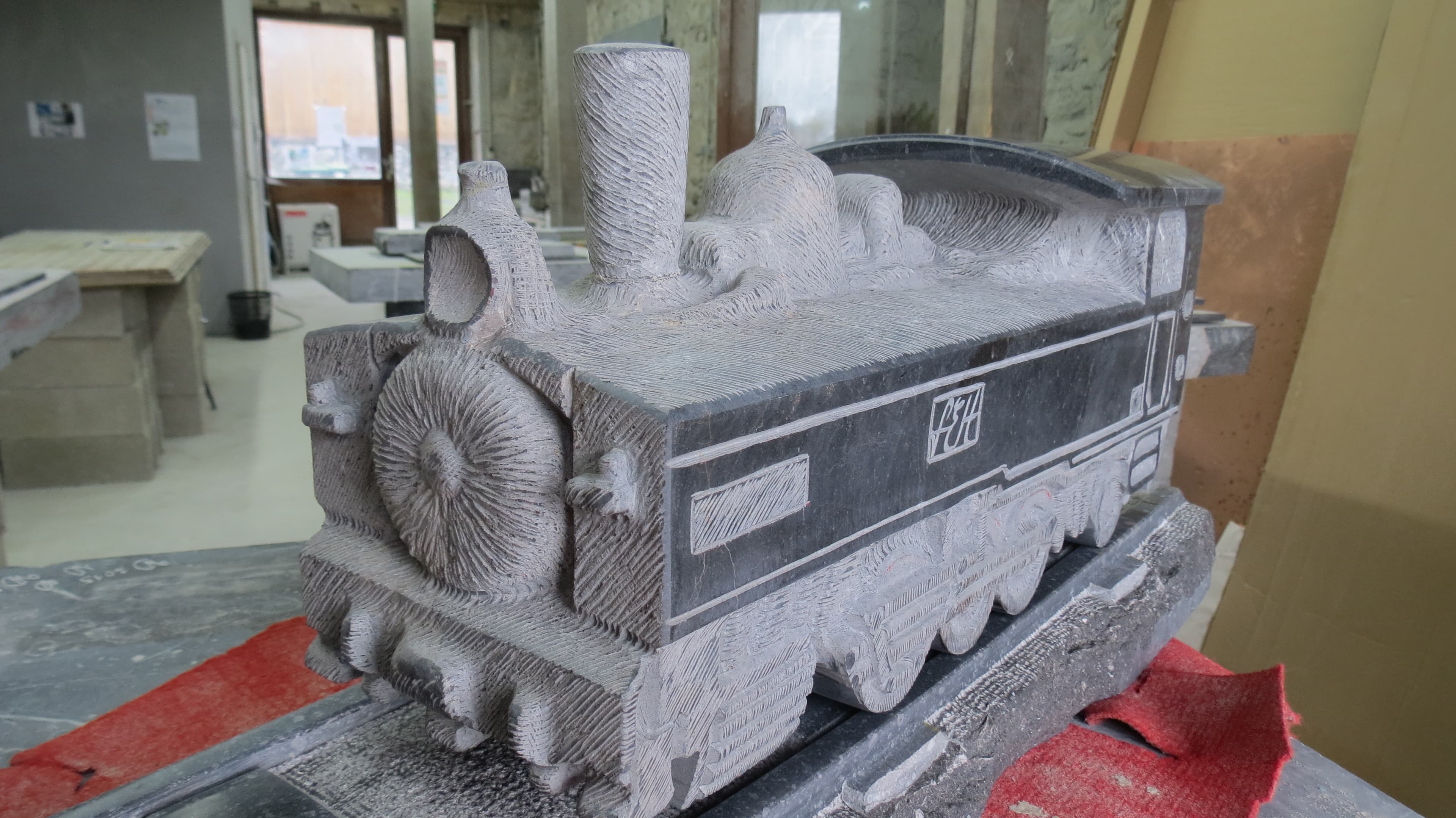 2015 - 01+03.04 - Sculpture Locomotive
