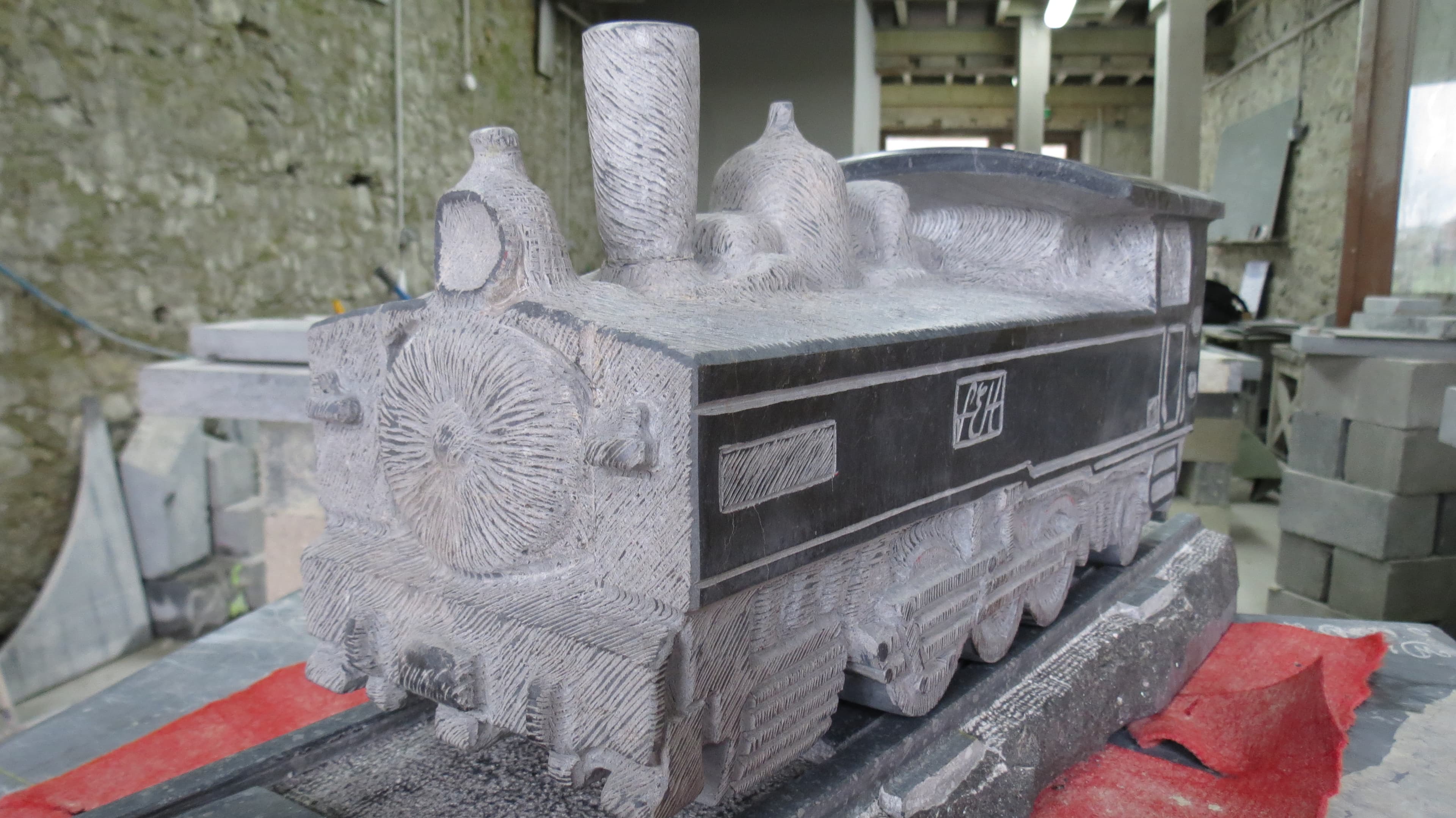 2015 - 01+03.04 - Sculpture Locomotive