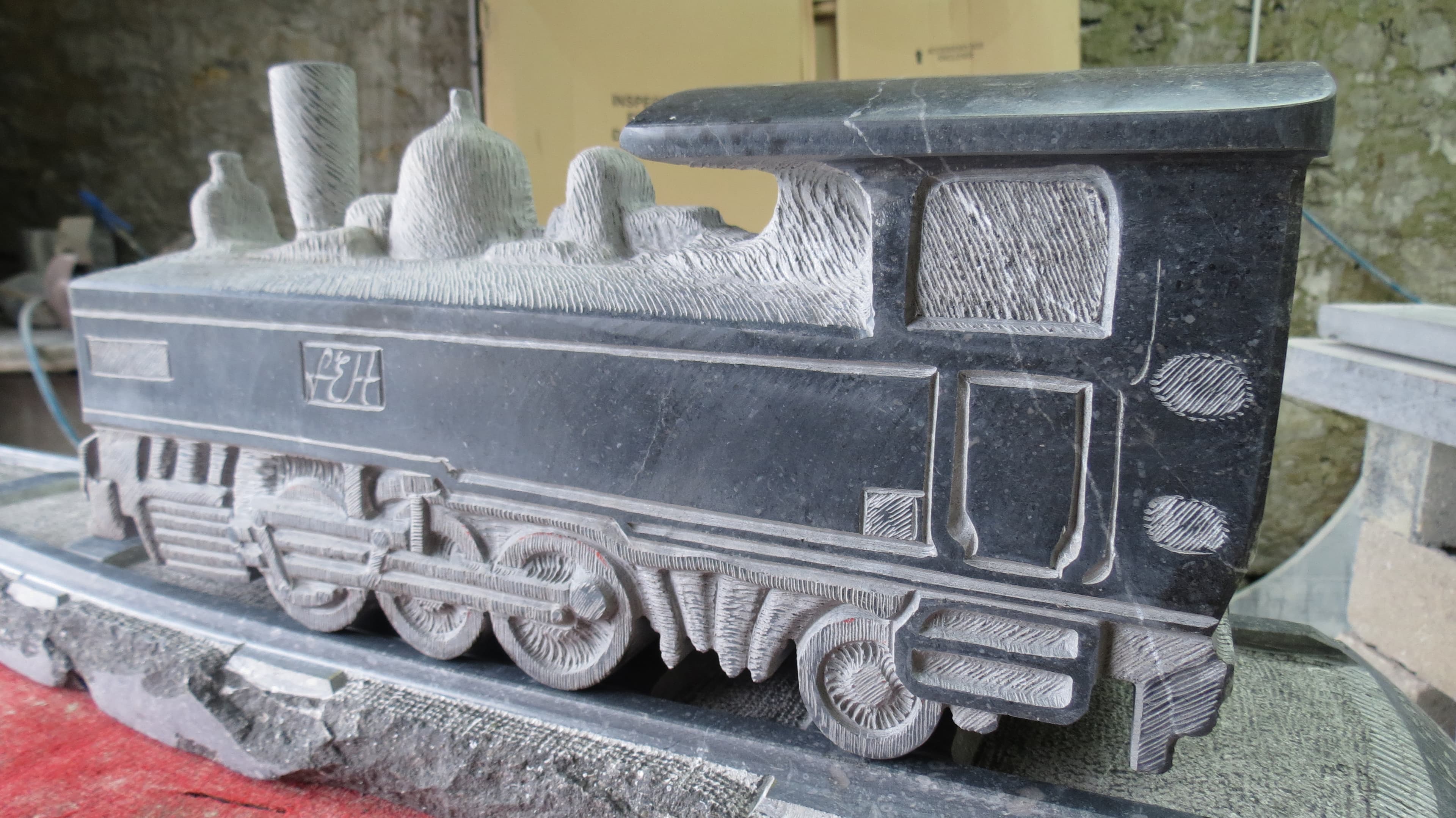 2015 - 01+03.04 - Sculpture Locomotive