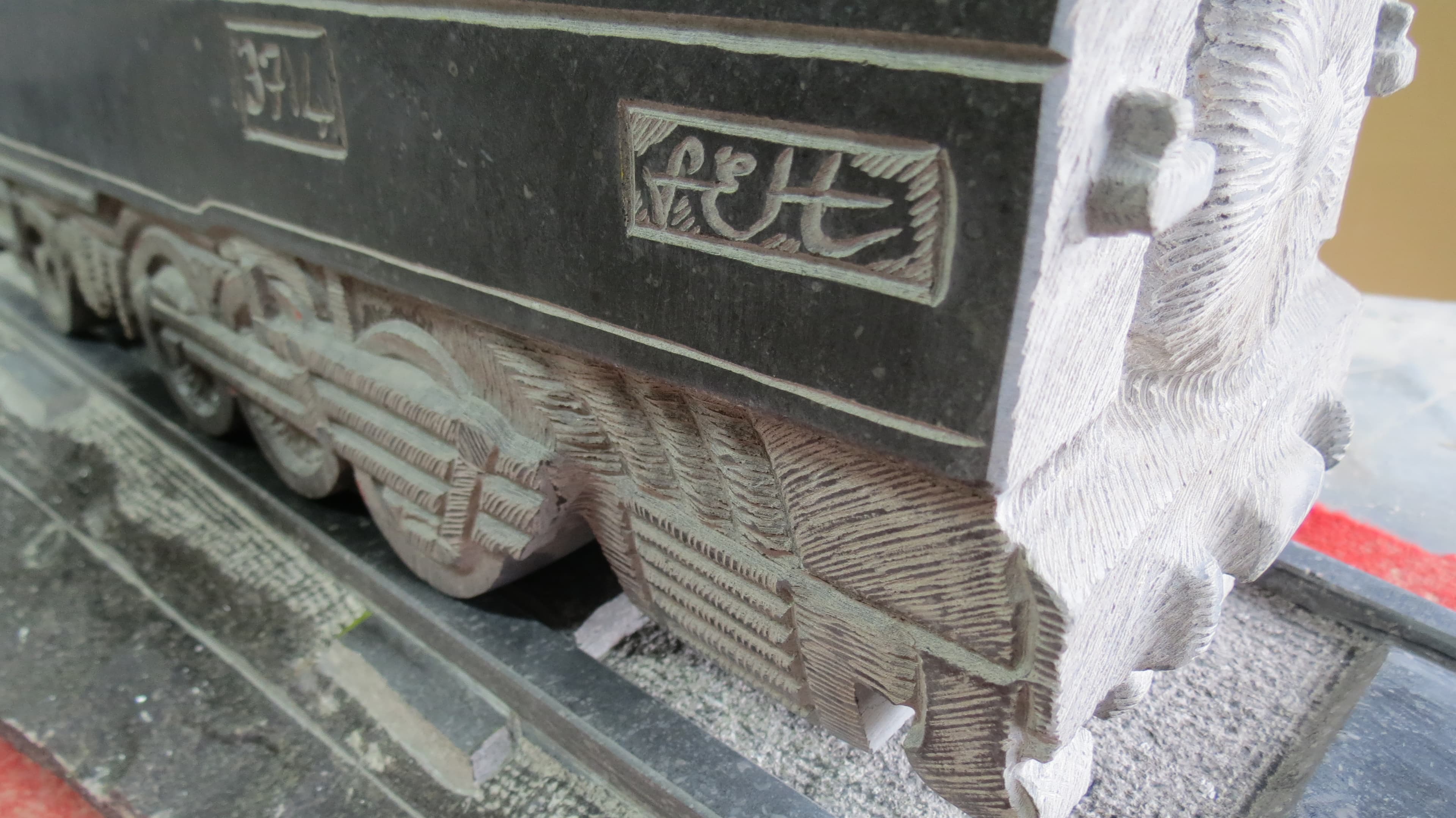 2015 - 01+03.04 - Sculpture Locomotive