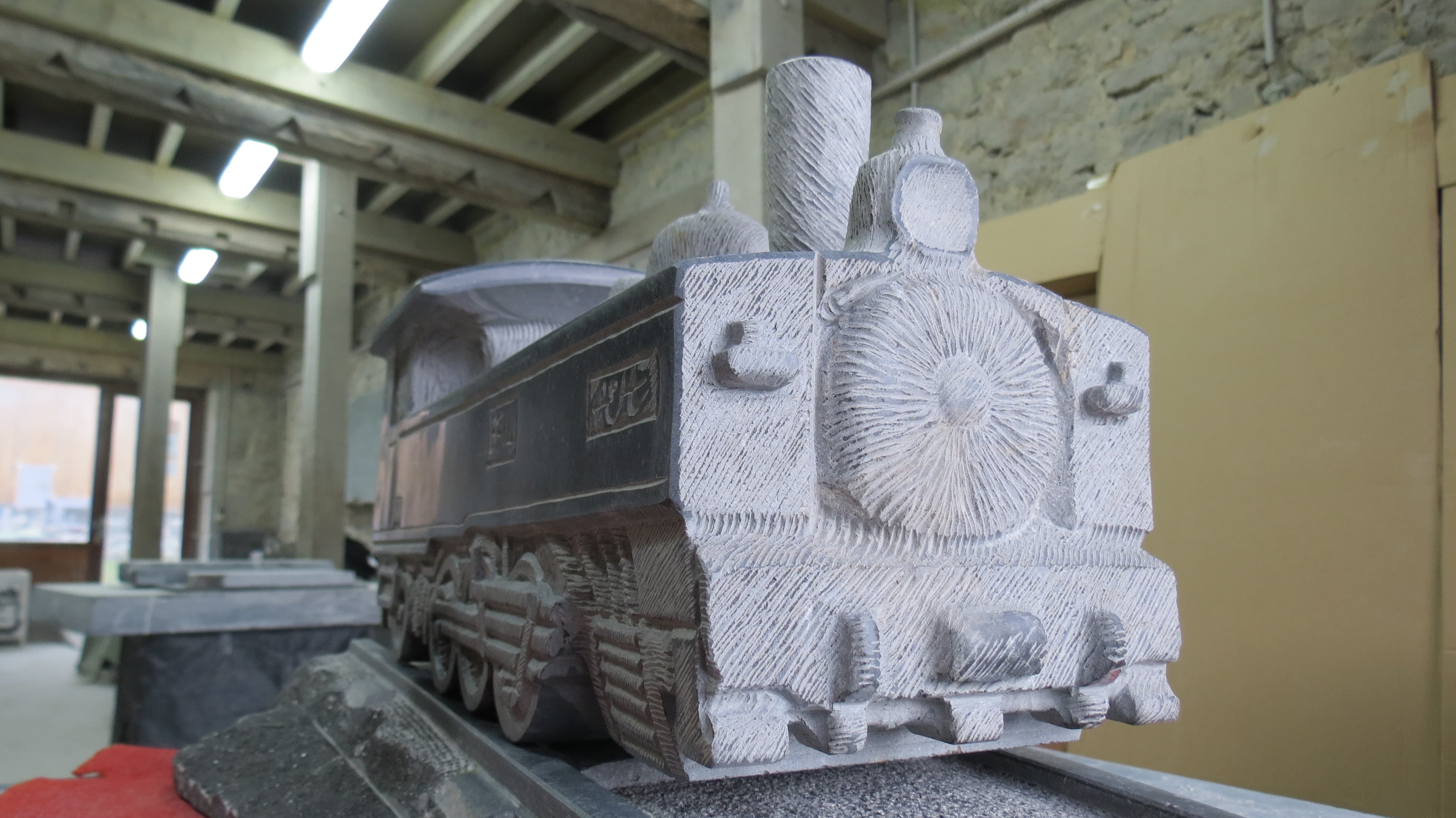 2015 - 01+03.04 - Sculpture Locomotive
