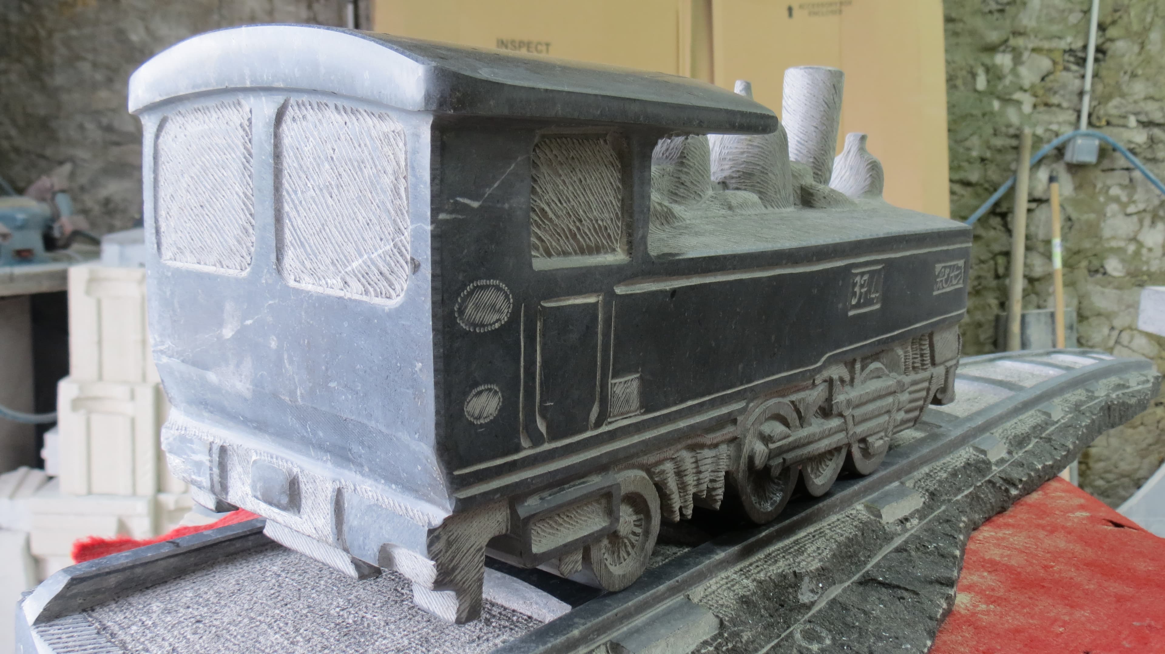 2015 - 01+03.04 - Sculpture Locomotive