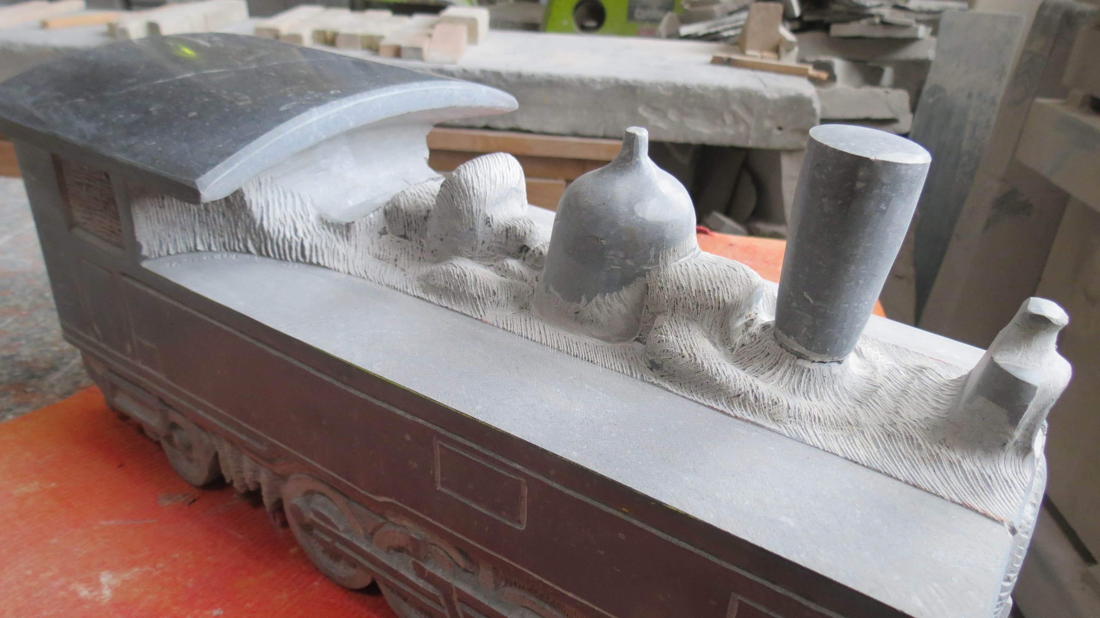 2015 - 01+03.04 - Sculpture Locomotive
