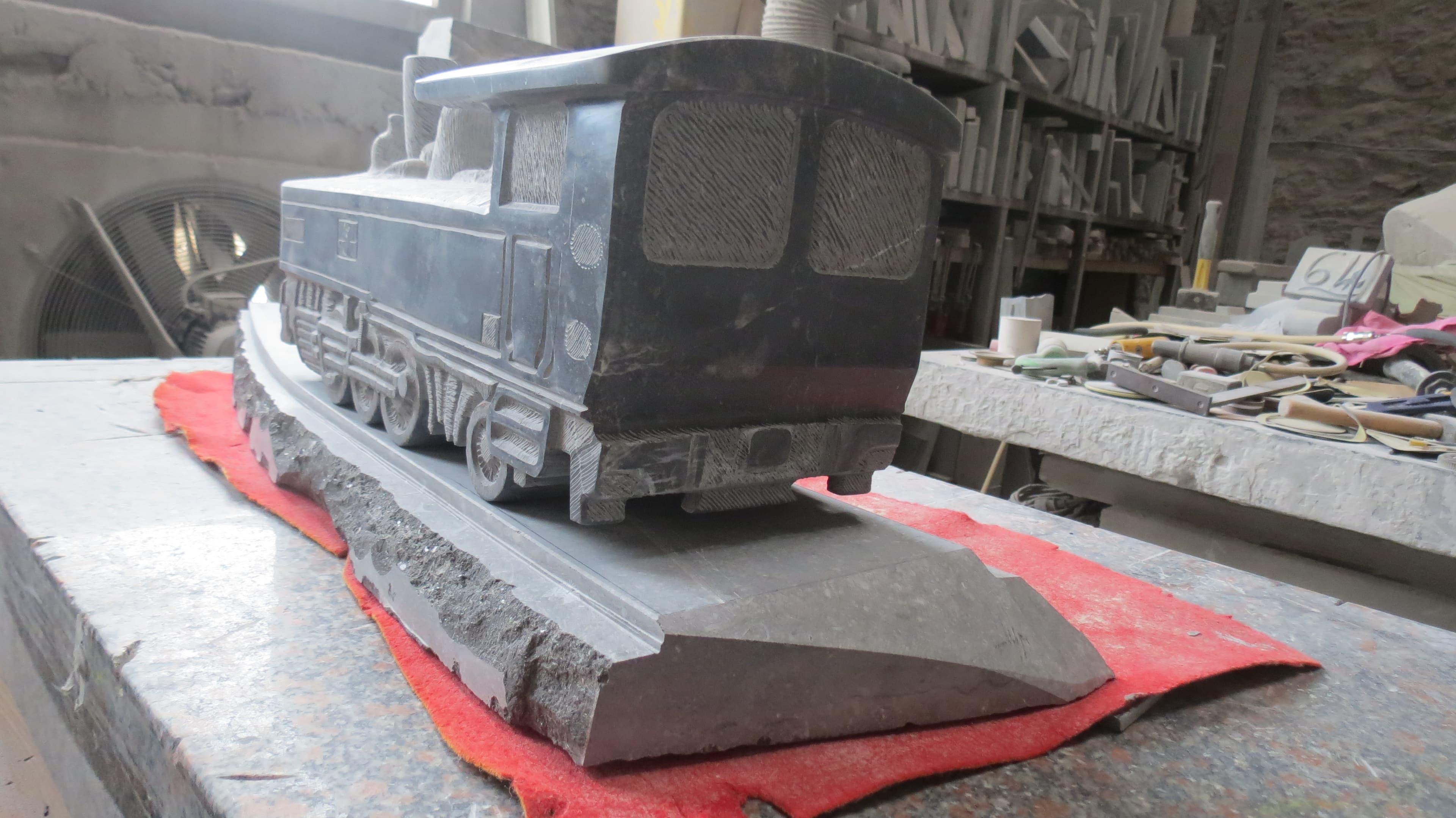 2015 - 01+03.04 - Sculpture Locomotive