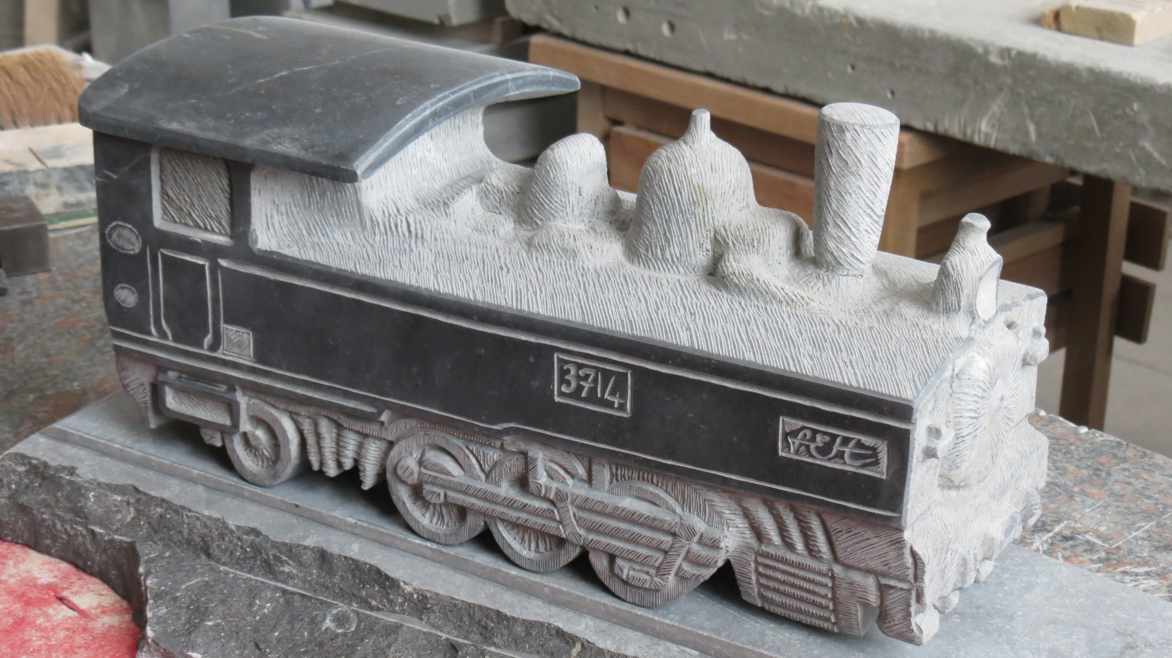 2015 - 01+03.04 - Sculpture Locomotive