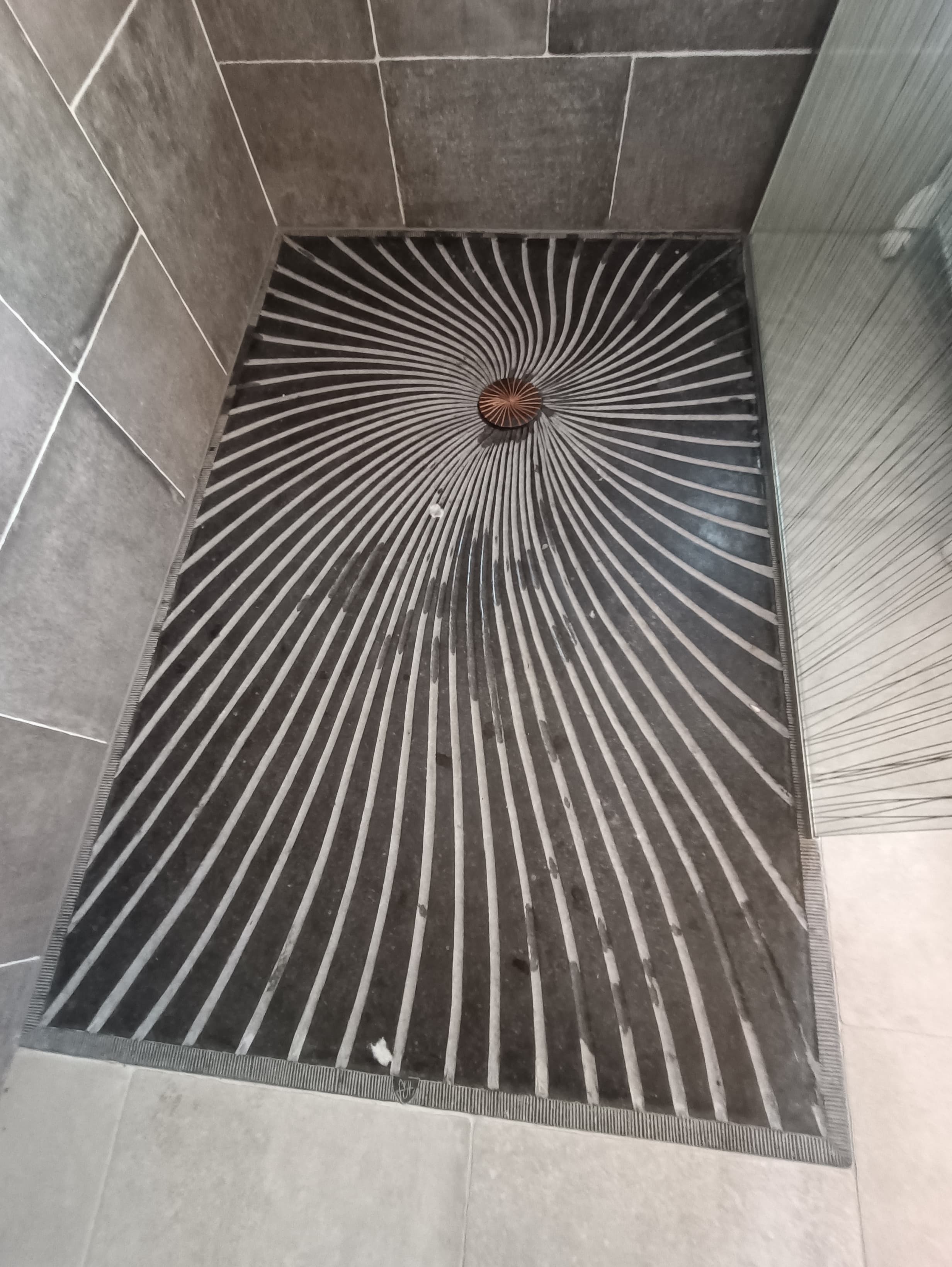 Bac à douche rayonnant