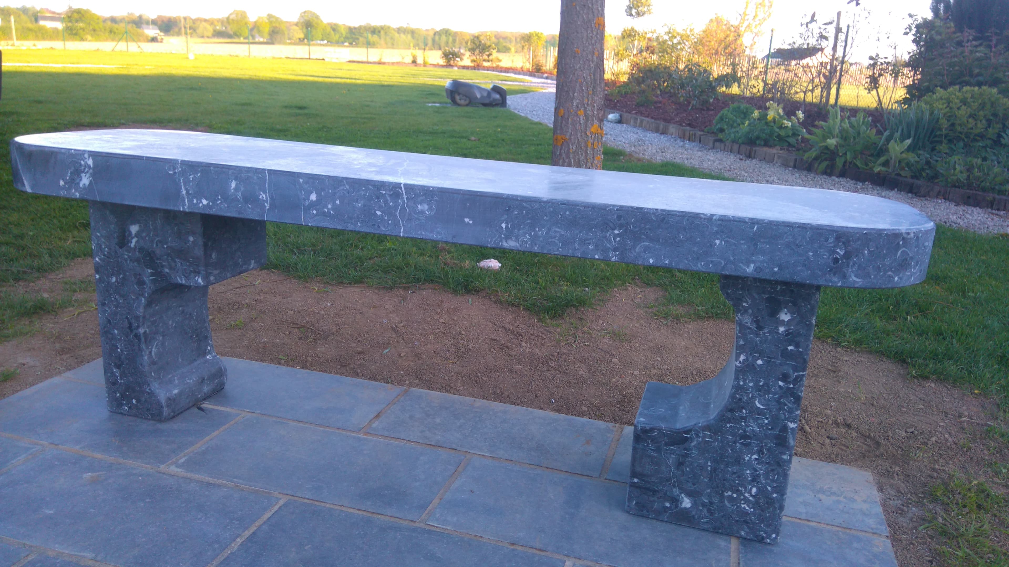 Banc en pierre bleue