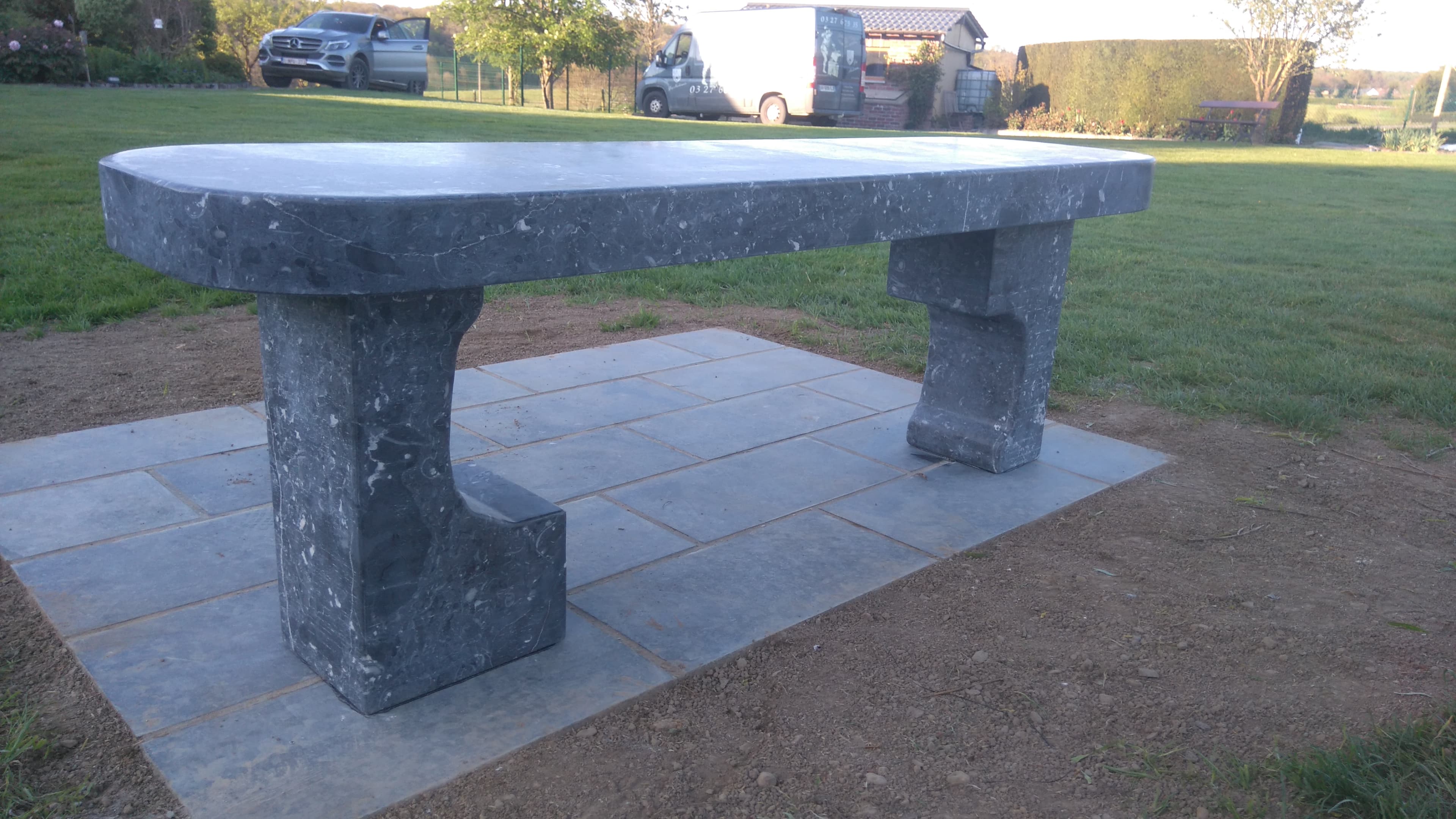 Banc en pierre bleue