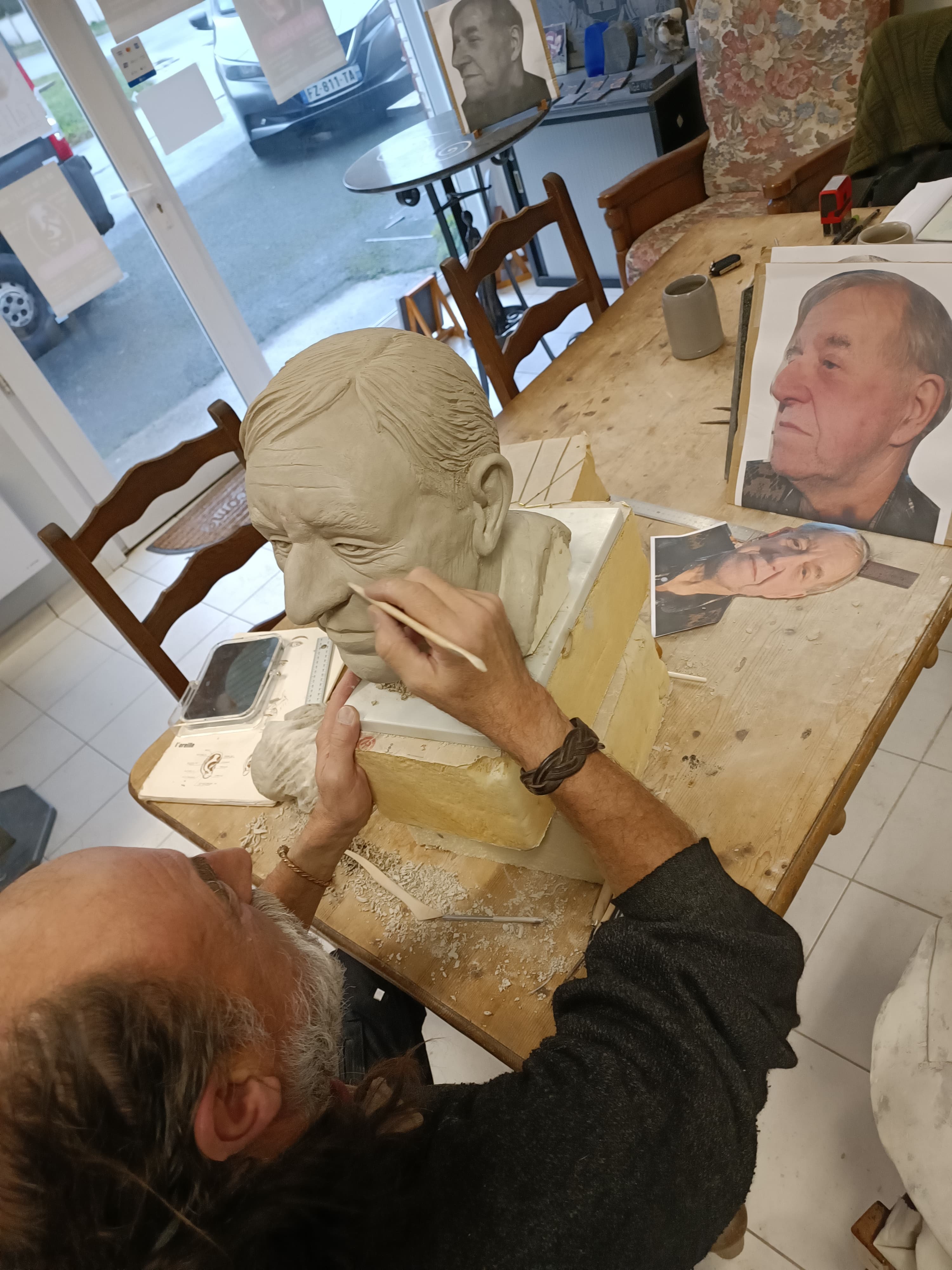 11 . Buste en pierre bleue Daniel J