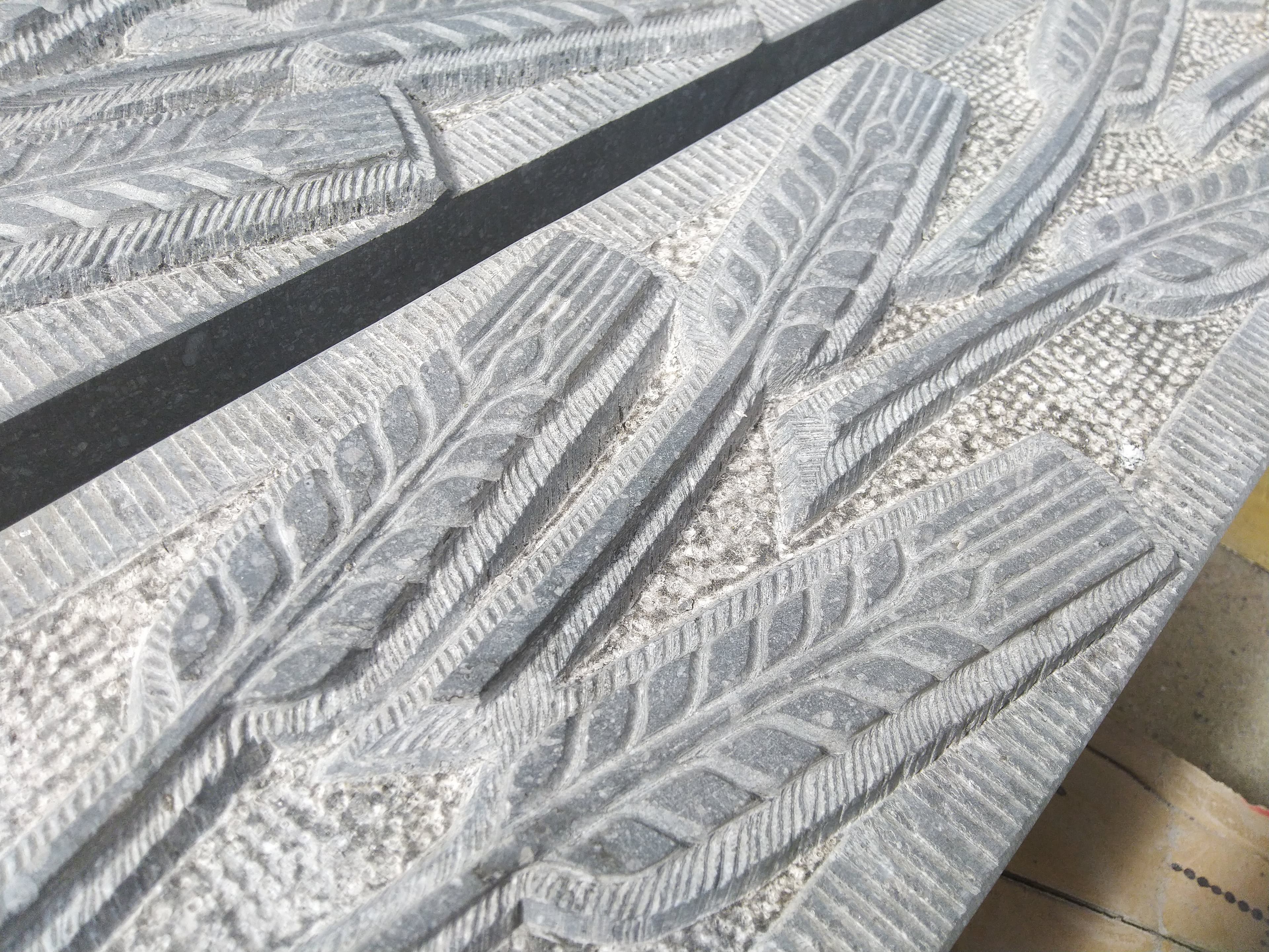 C. Montants Epis de blé haut-relief