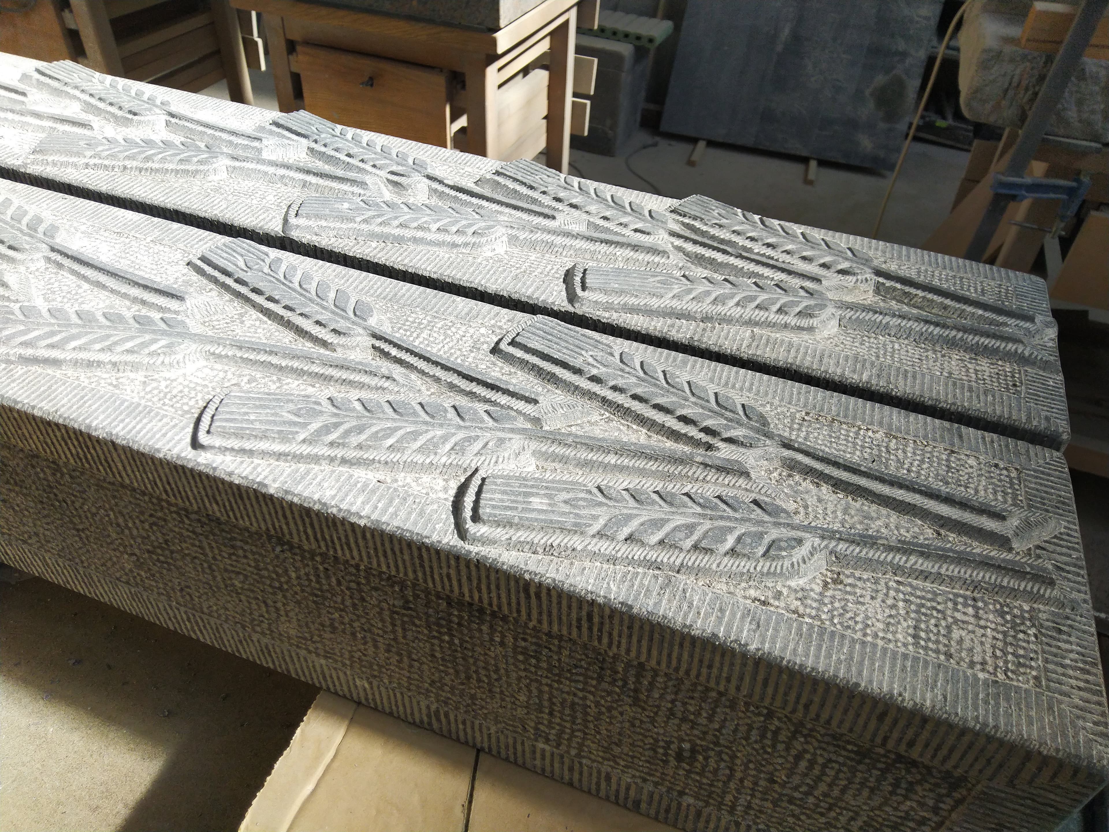 C. Montants Epis de blé haut-relief