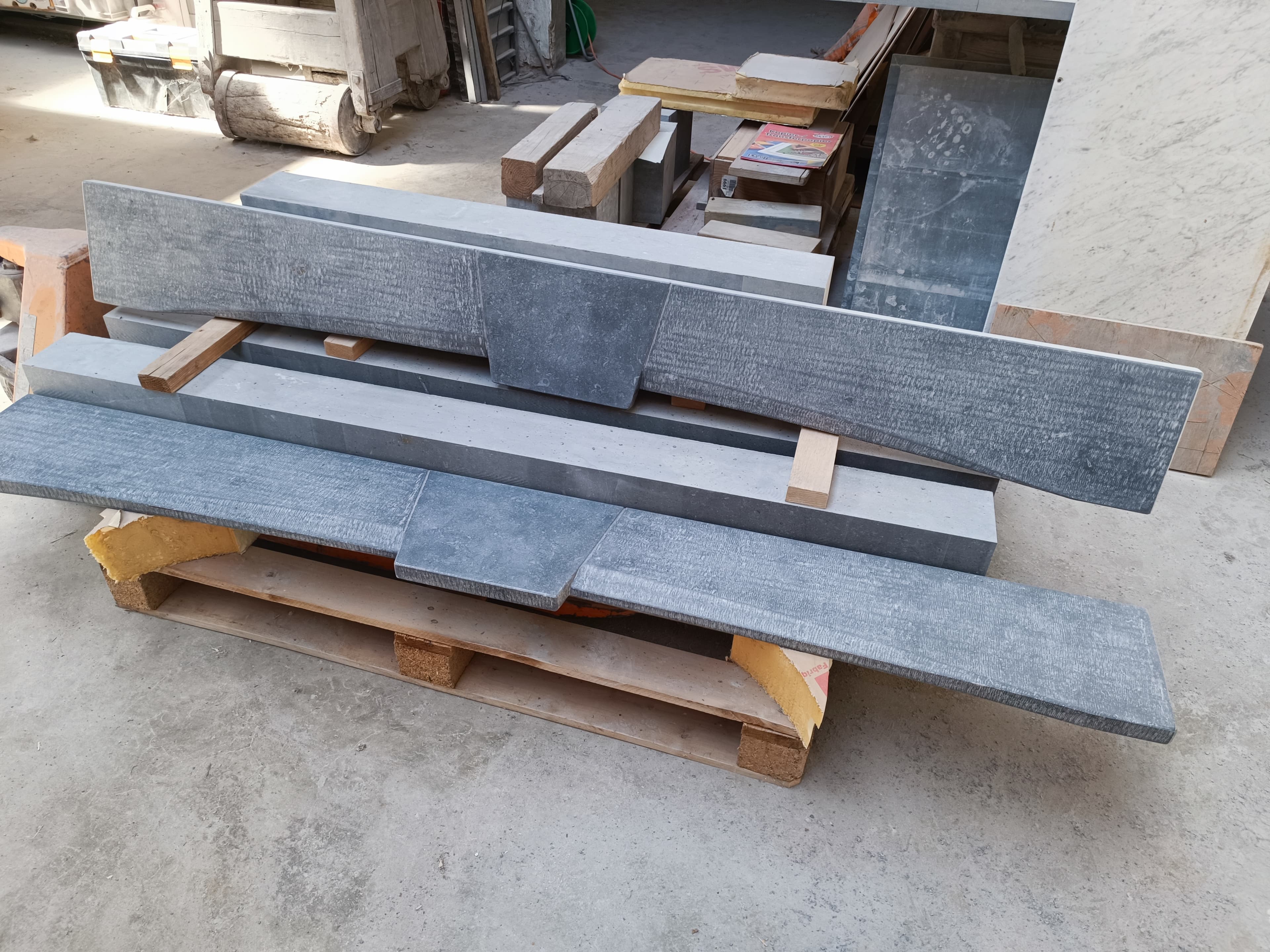 Faux-linteaux pour habillage linteaux béton
