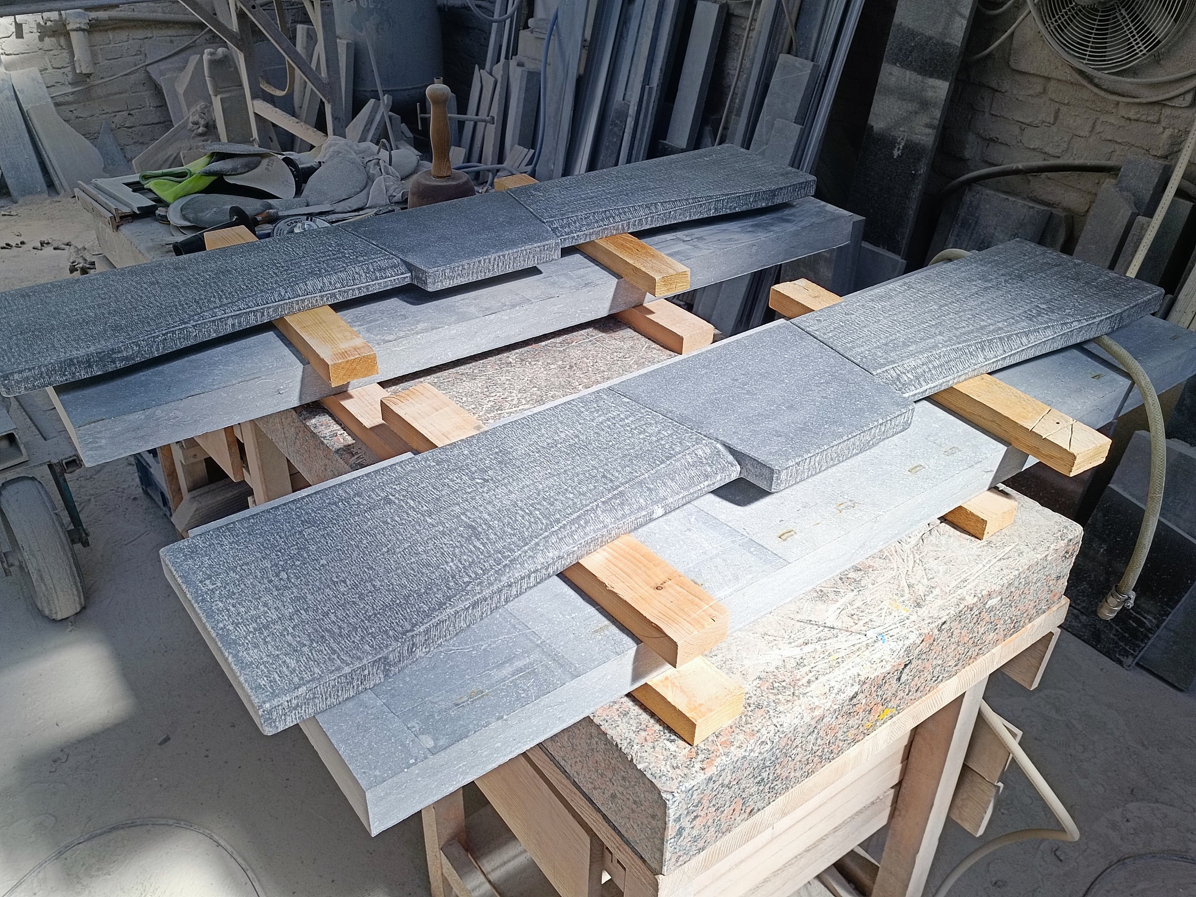 Faux-linteaux pour habillage linteaux béton