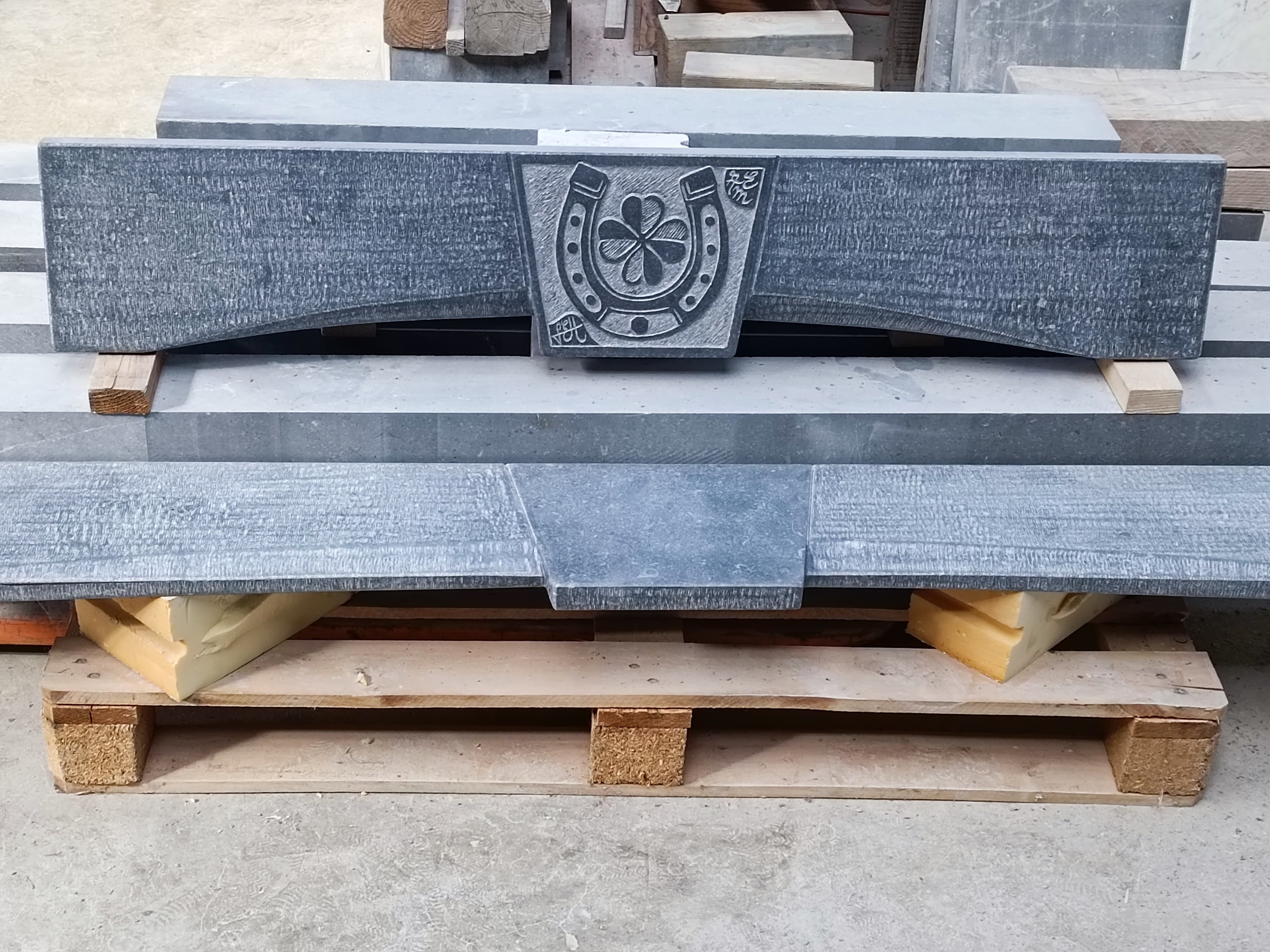 Faux-linteaux pour habillage linteaux béton
