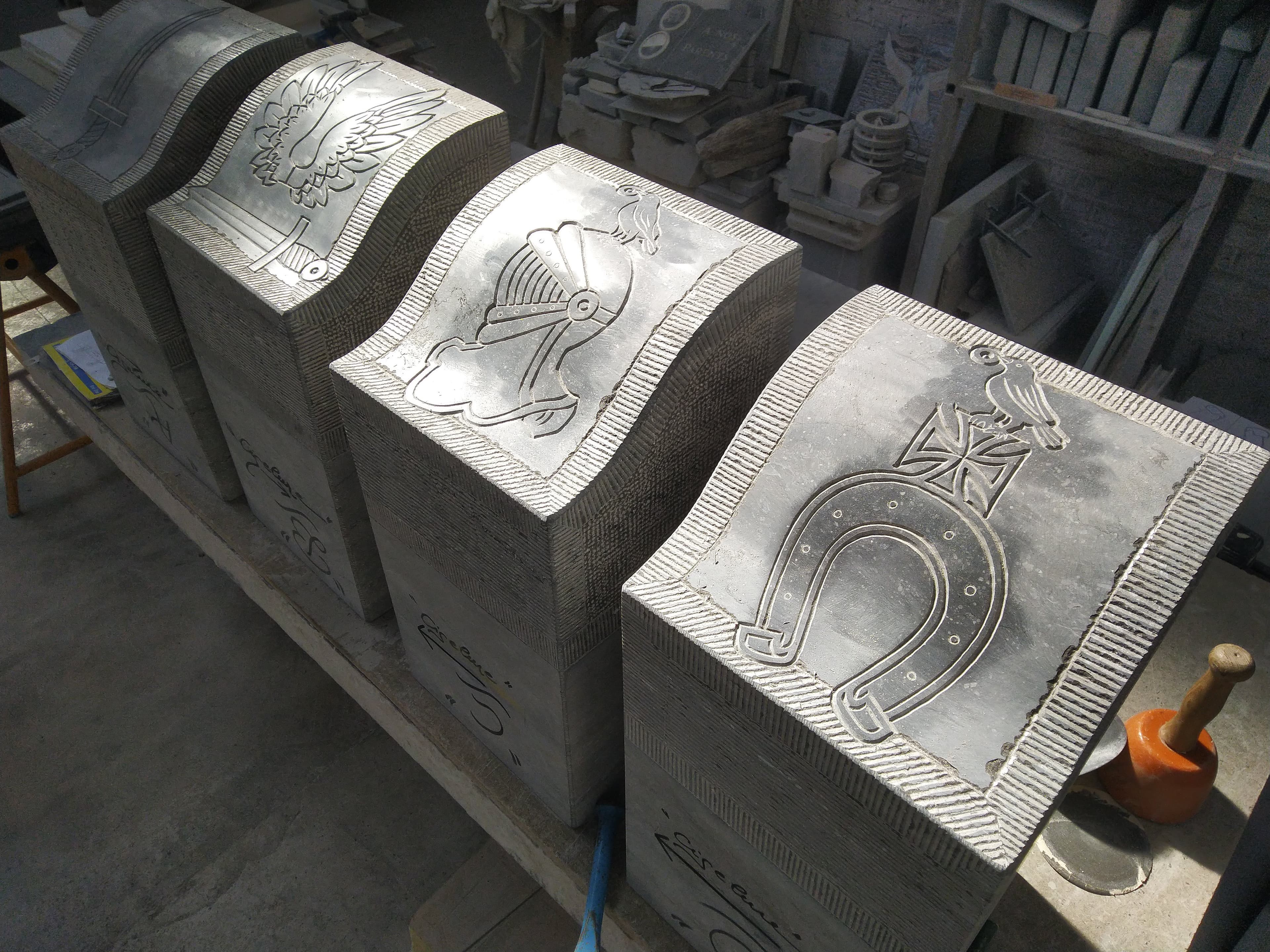 Corbeaux Blasons Gravés et peints